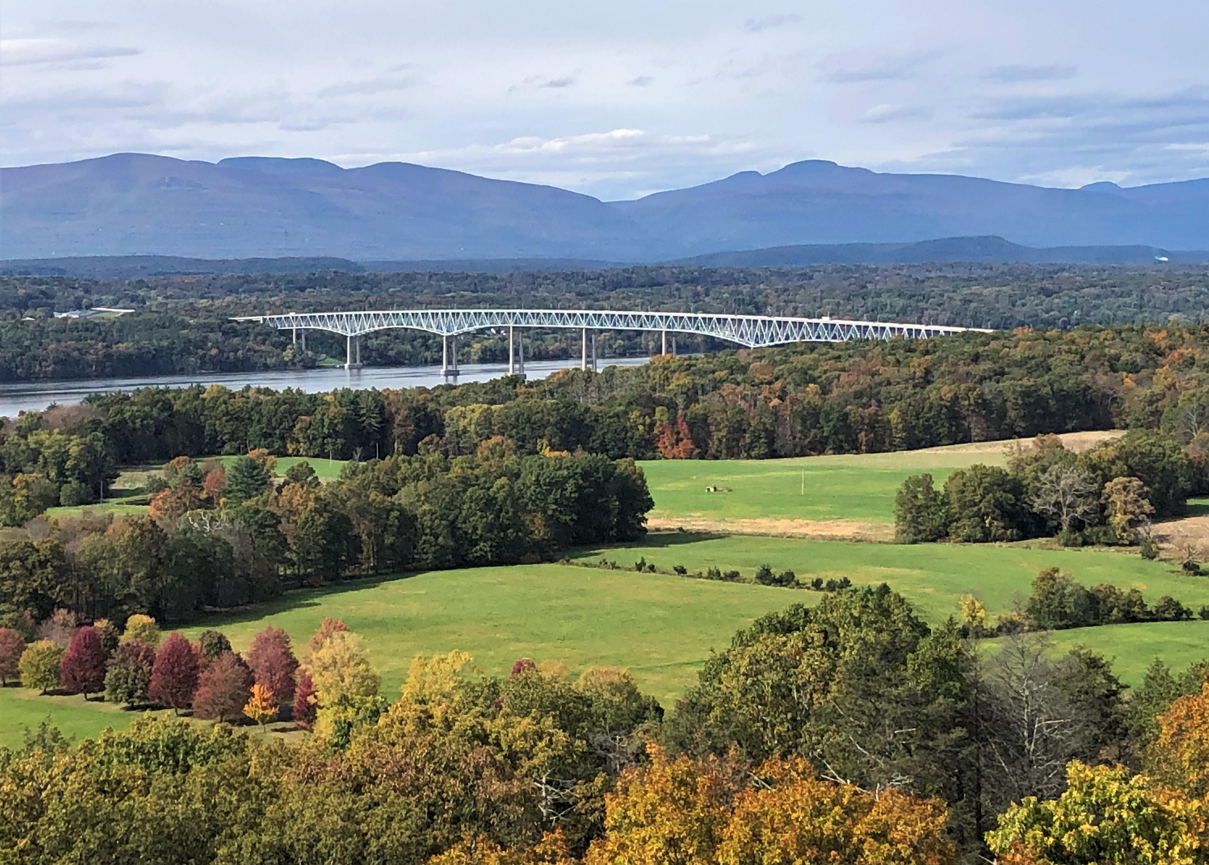 The KingstonRhinecliff Bridge across the Hudson River in New York