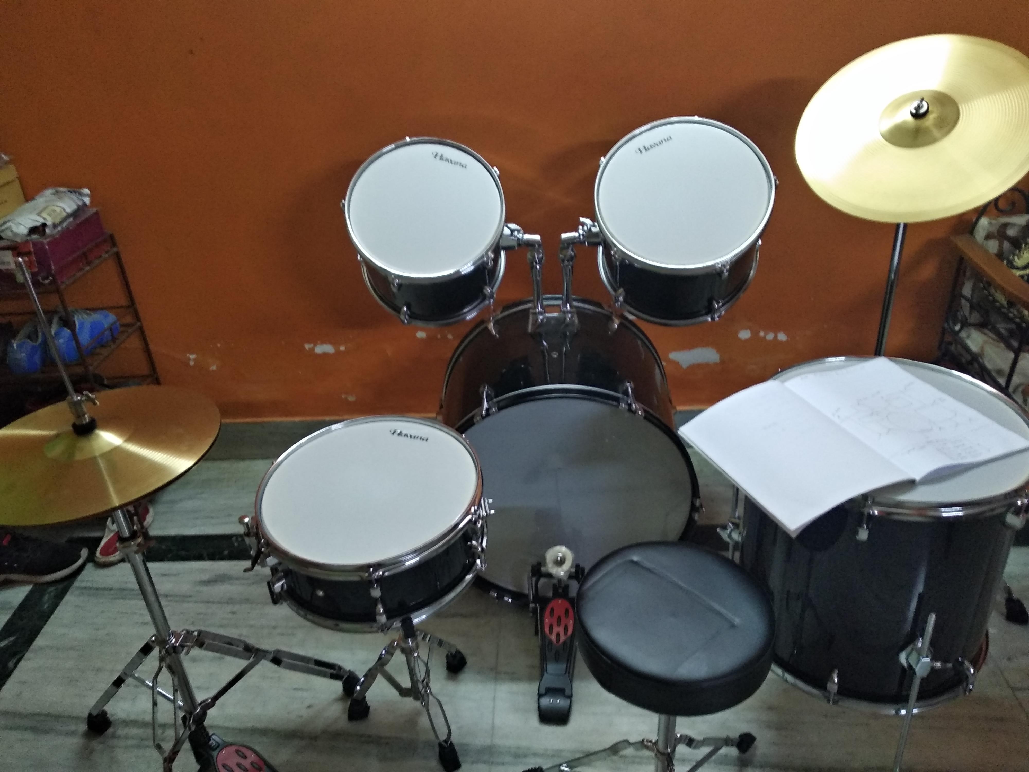 My first drum kit ever. The cheapest i could afford but its a complete