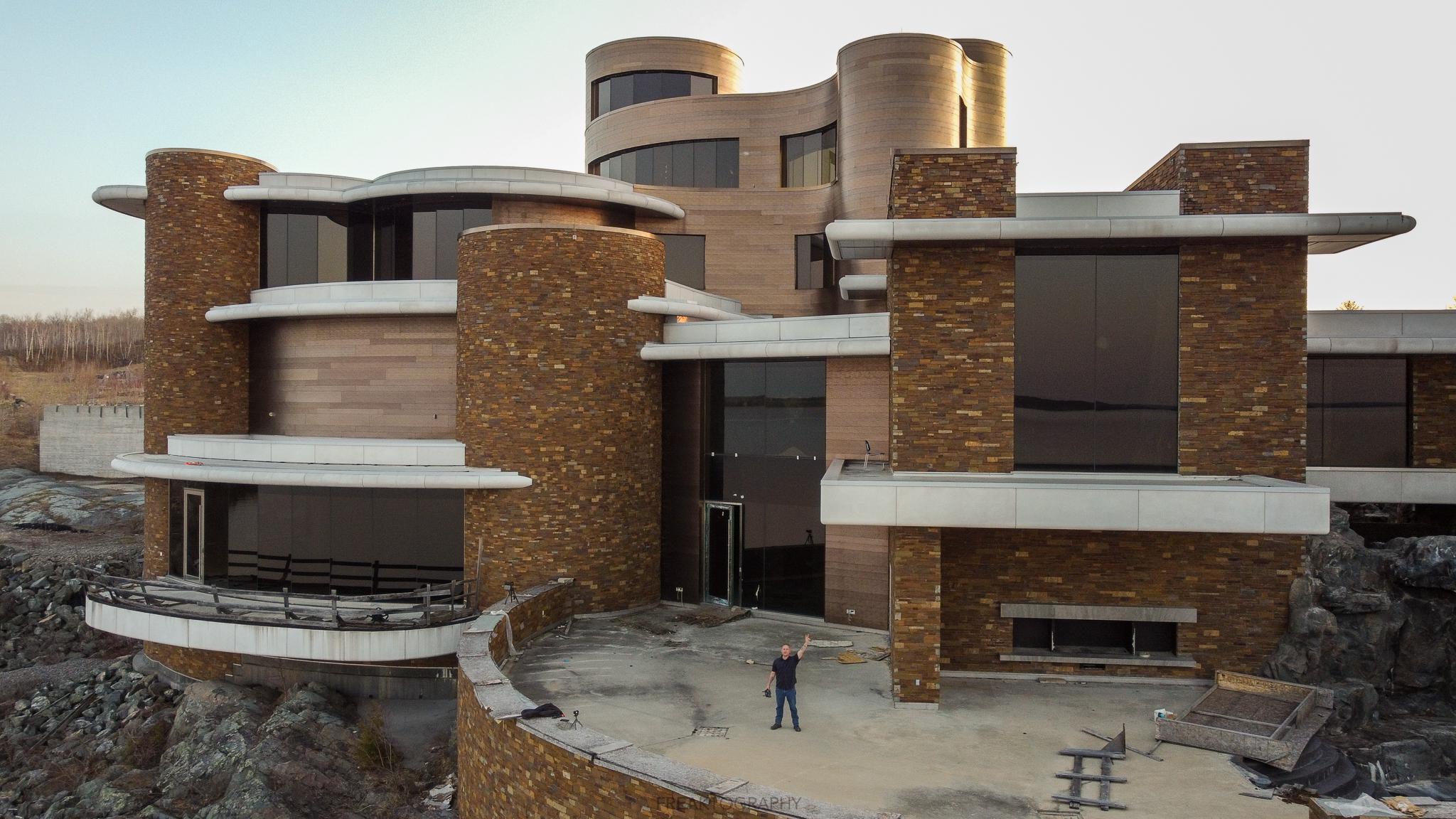 Exploring the Largest Abandoned Mansion in Canada r/ontario