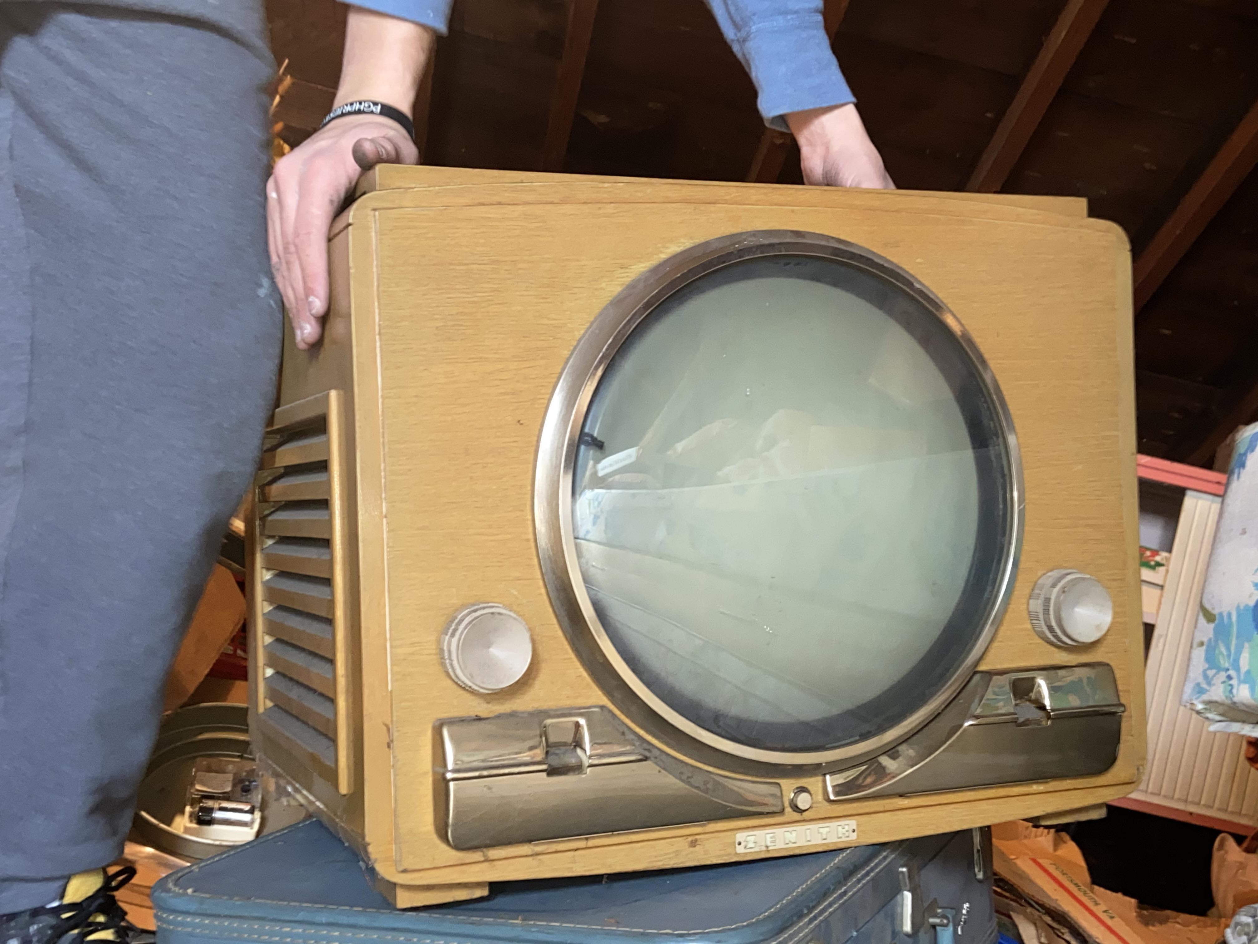 Vintage zenith tv. Can’t find it anywhere else online, has anybody seen