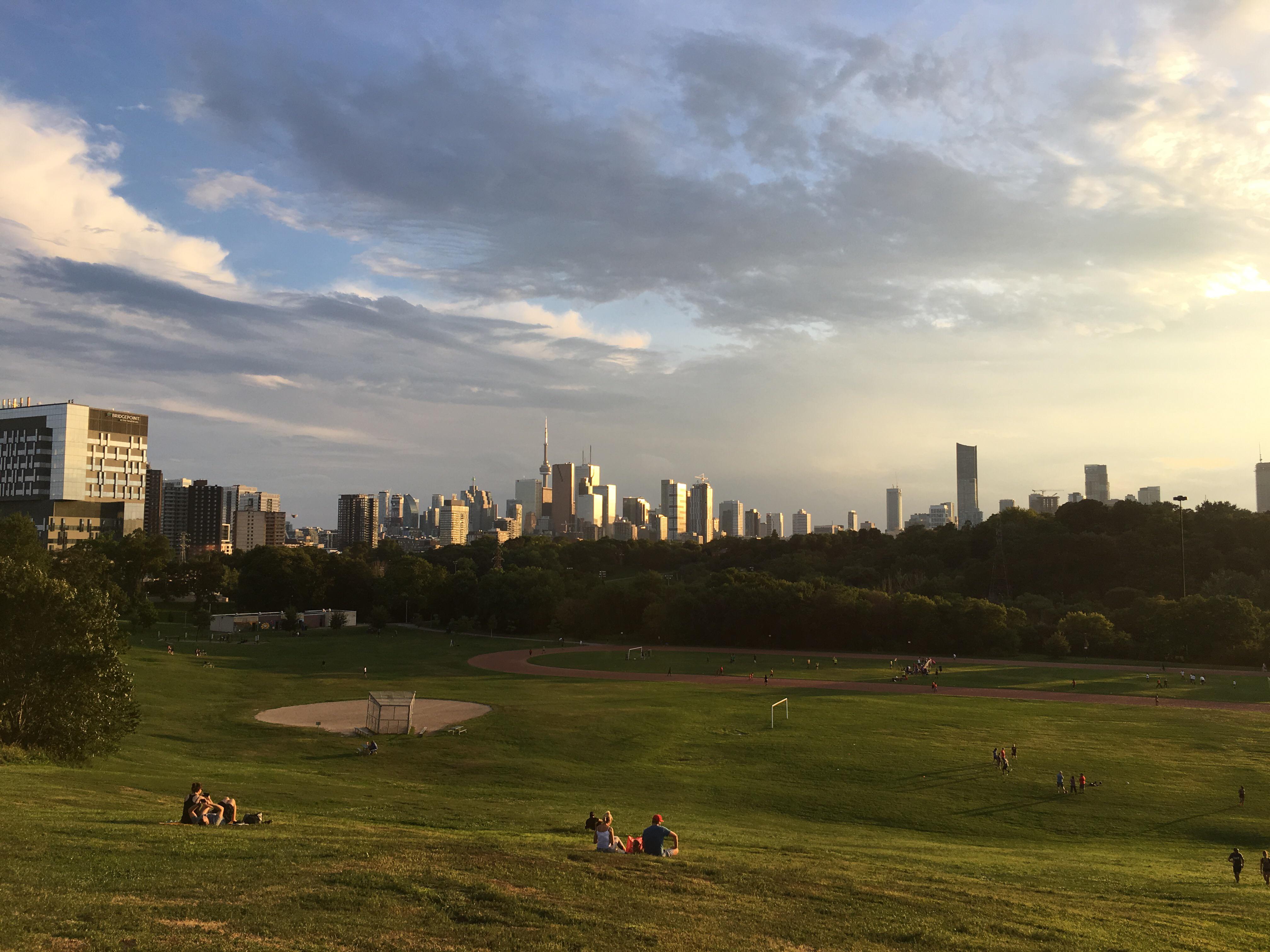 Golden hour at Riverdale Park r/toronto