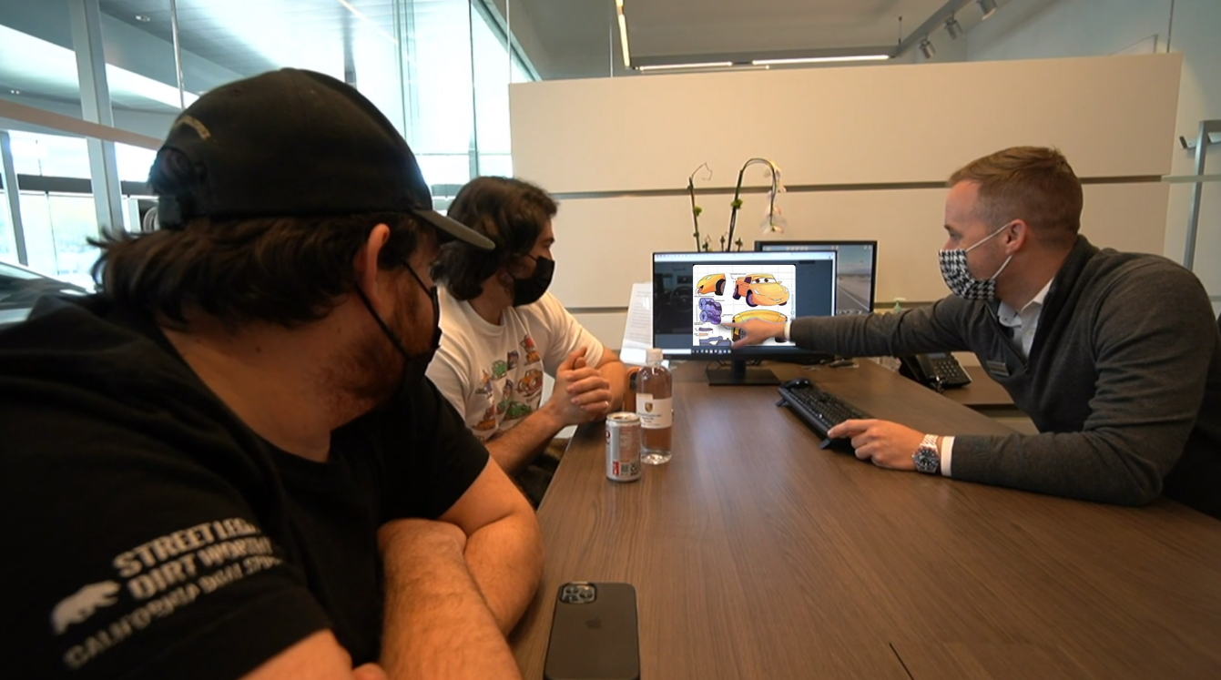 Porsche salesman making sure Hasan has all the features r/okbuddyhasan