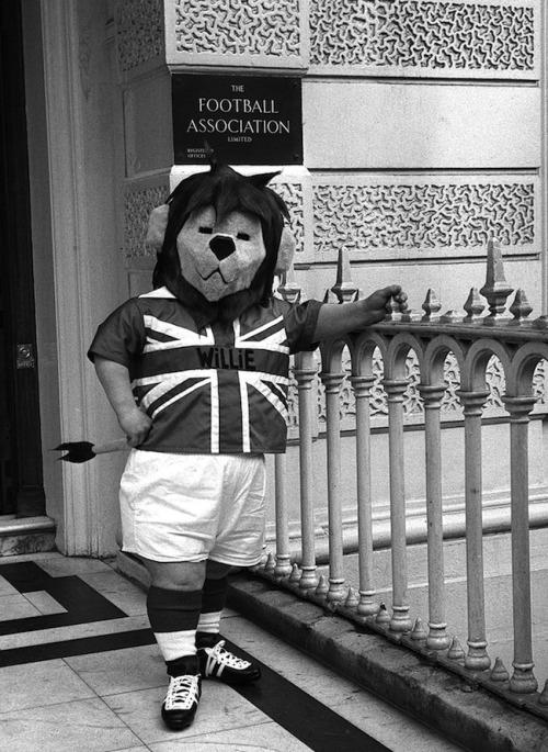 England's mascot for the the 66' World Cup "World Cup Willie" r