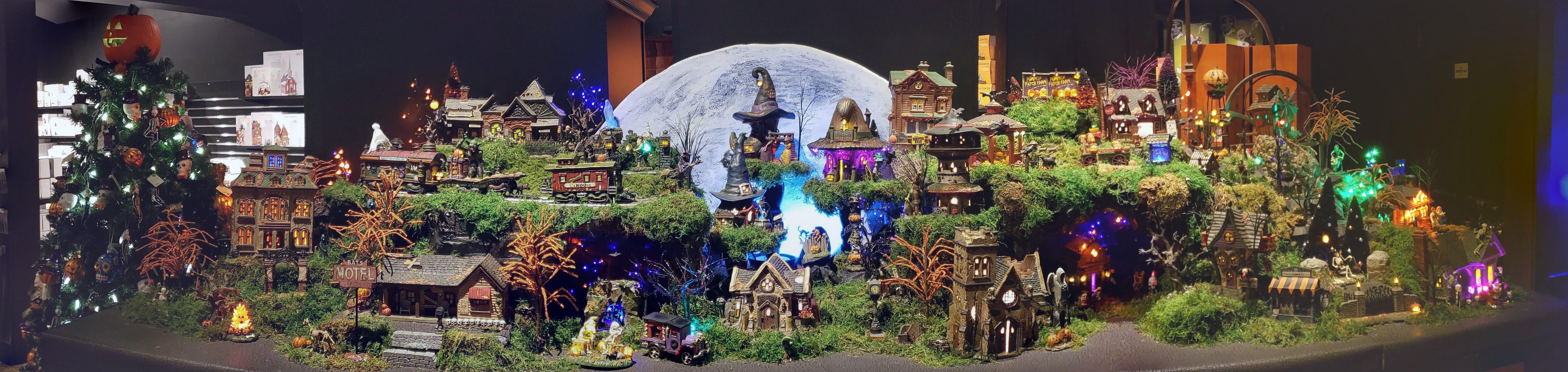 Halloween miniature display at Yankee Candle Village r/halloween