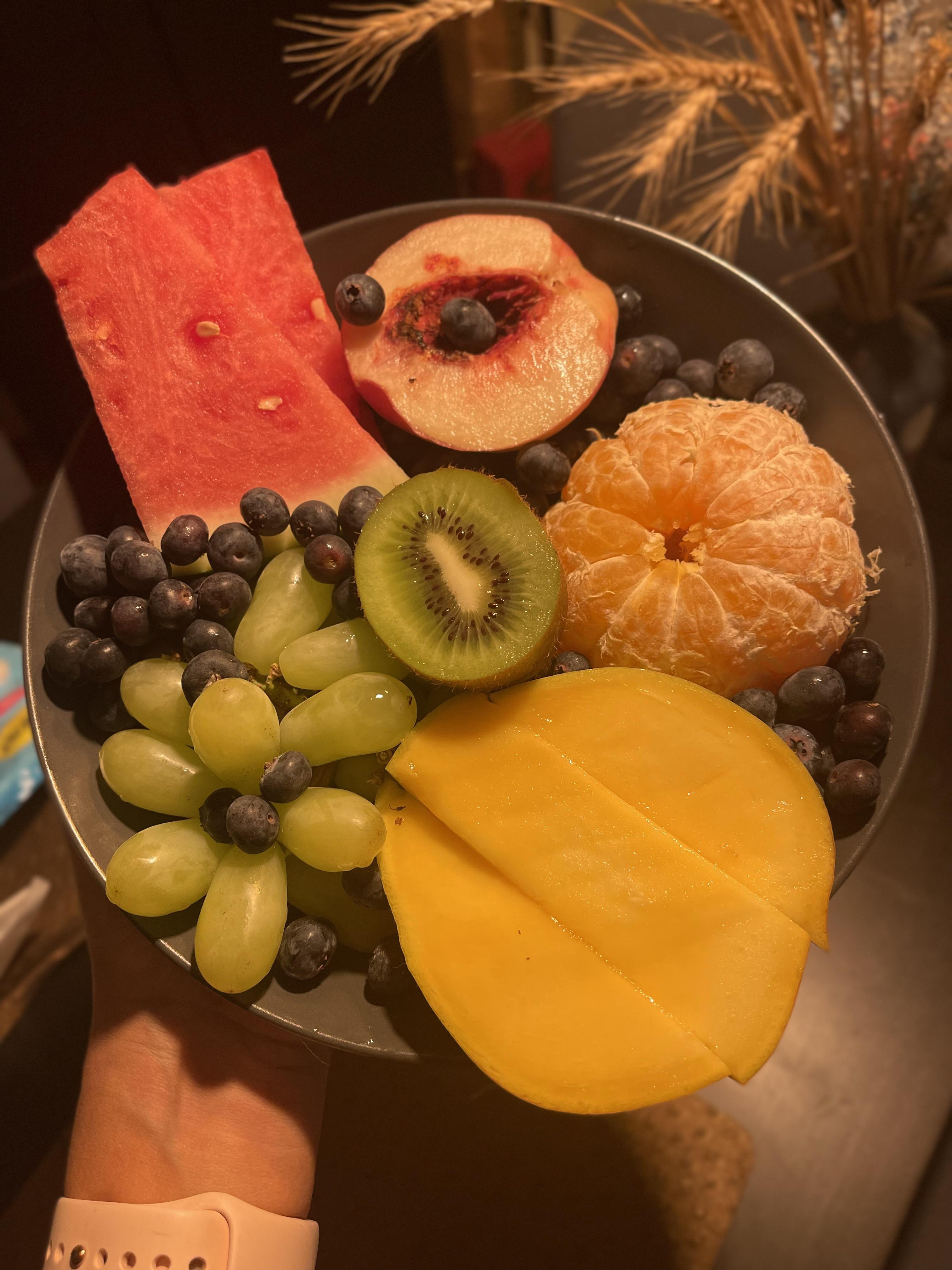 Fruit bowl w/ mango (mango season is starting again!), mandarin, peach