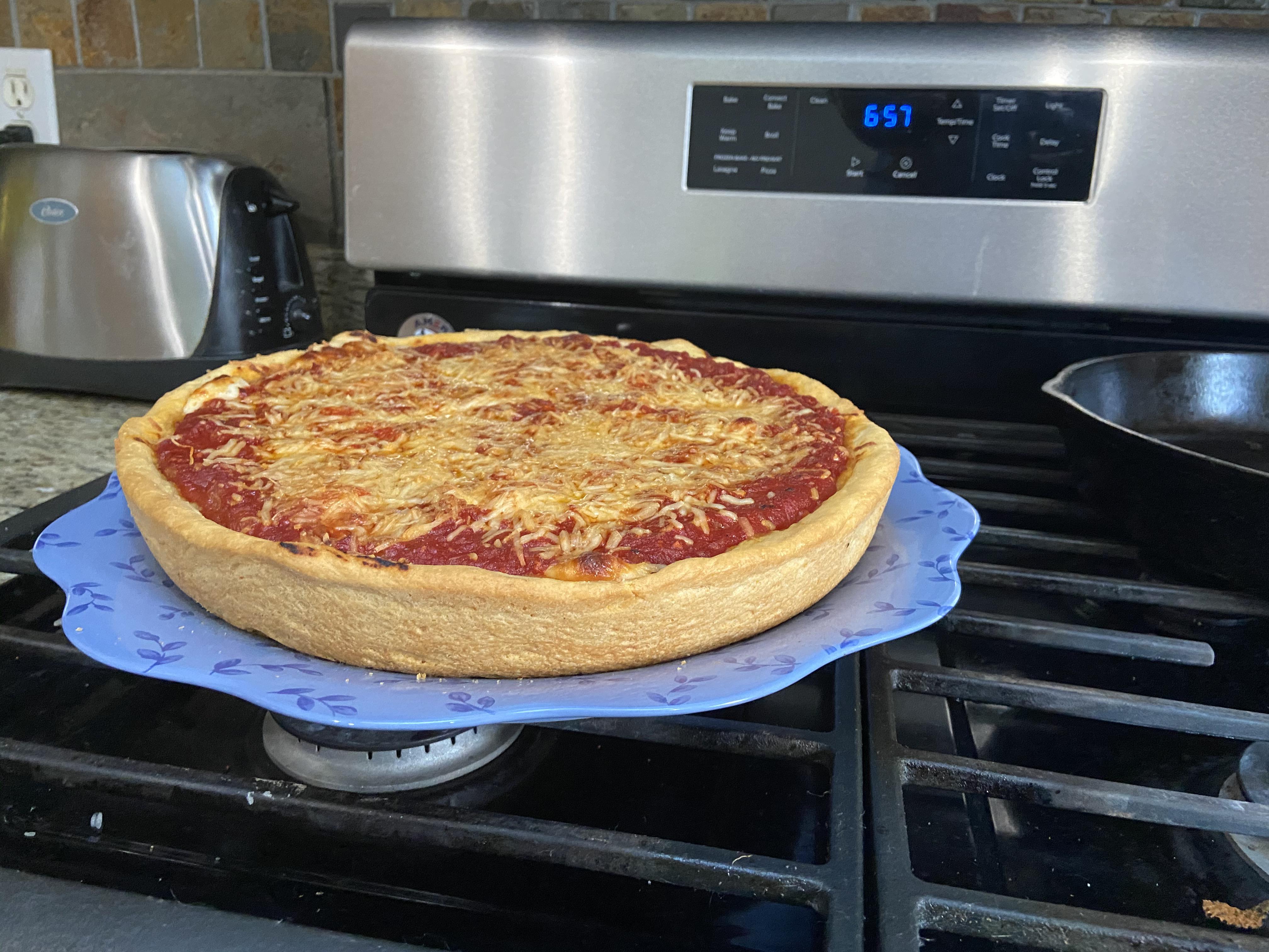 deep dish pizza I made in my cast iron skillet r/castiron