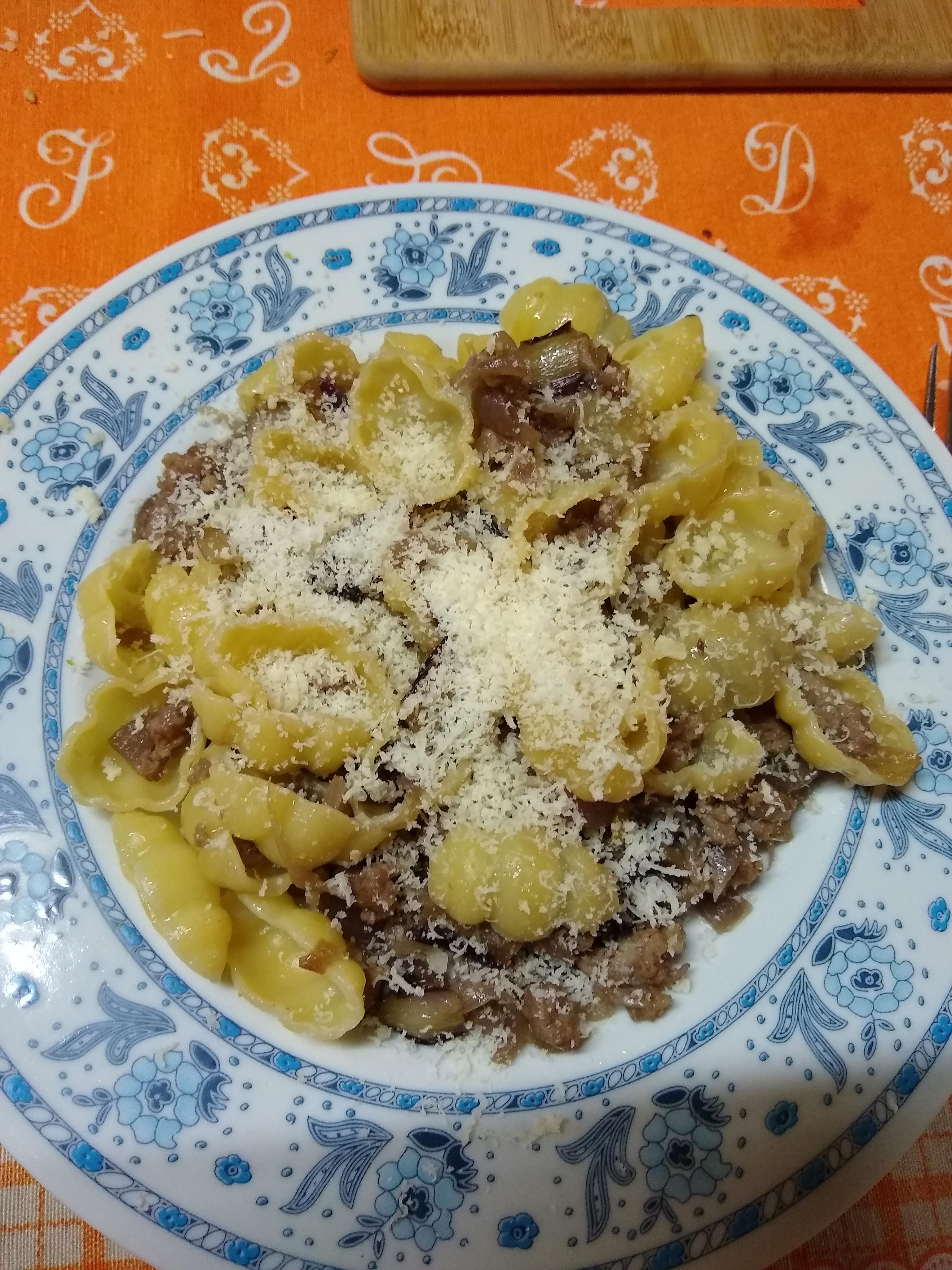 Pasta Con Salsiccia E Cipolla