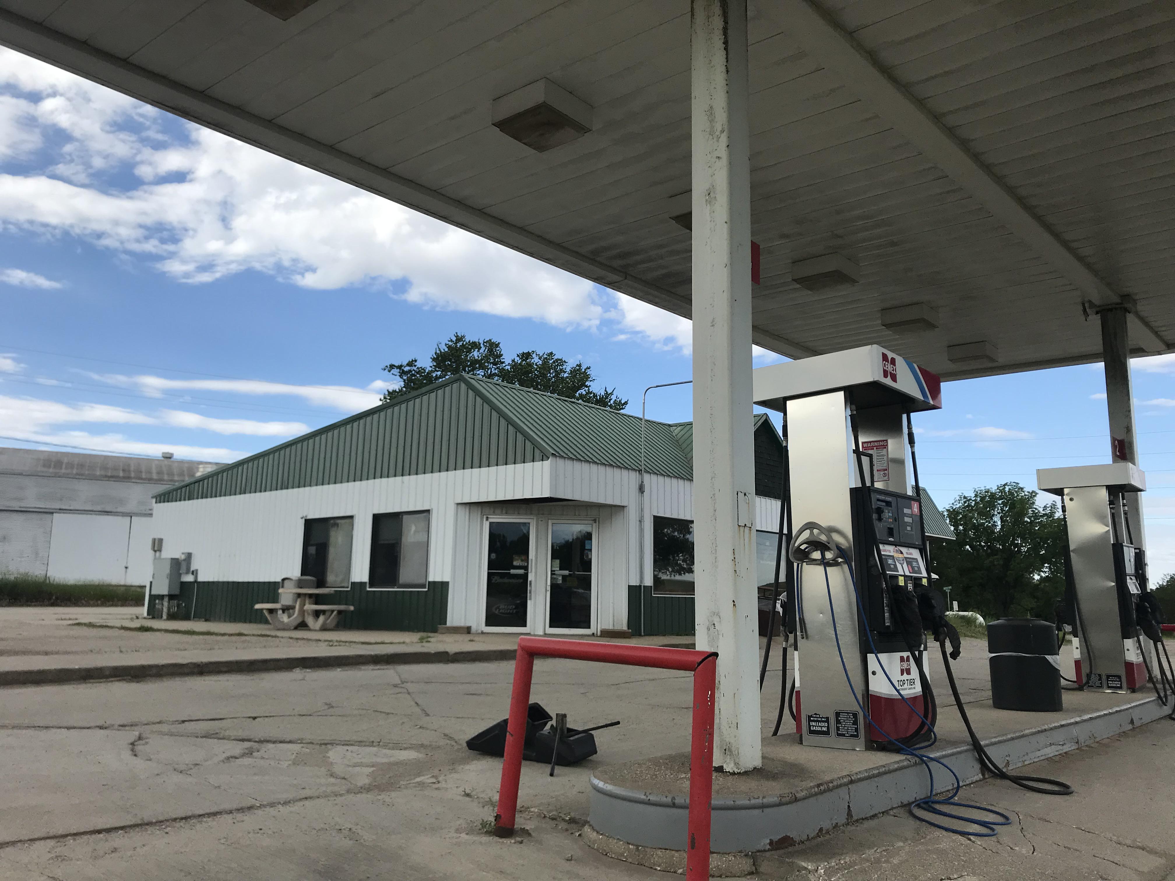 Abandoned gas station. Charter Oak IA r/AbandonedPorn