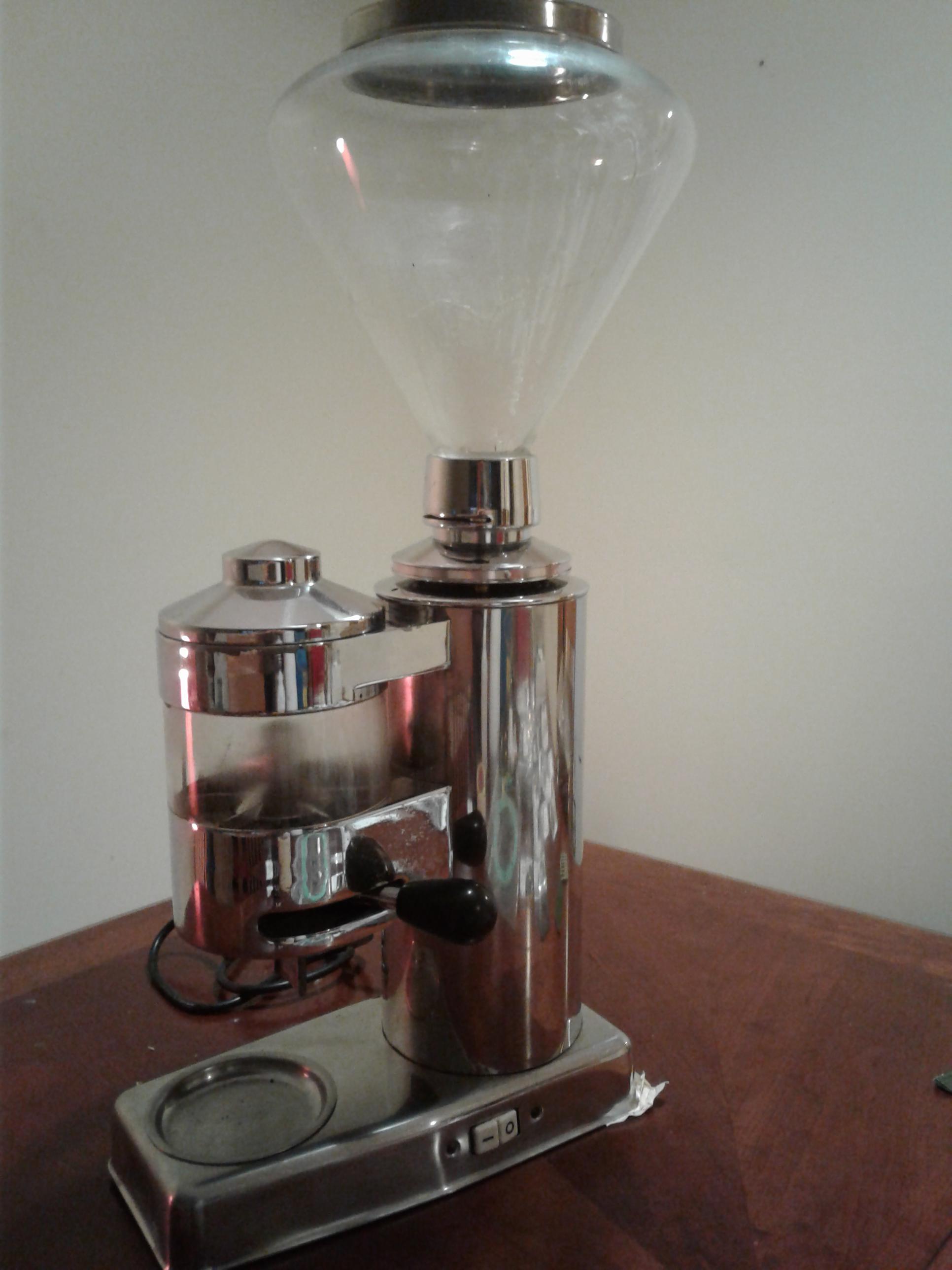 Got a cool retro Quickmill Omre grinder at a thrift store this week. It