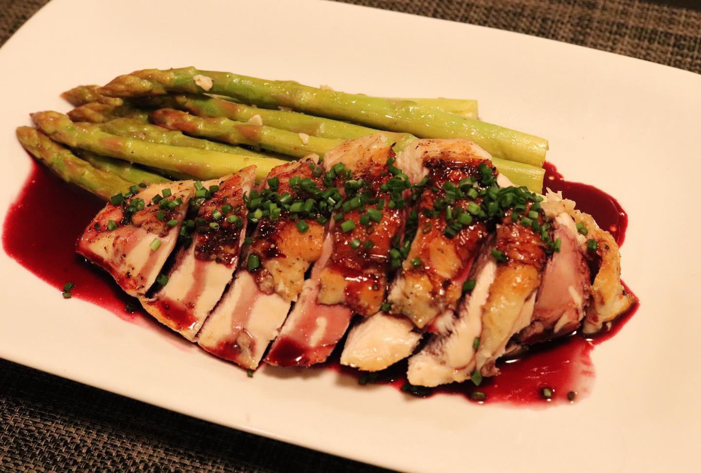 [homemade] Sous vide chicken breast with asparagus and a hibiscus wine