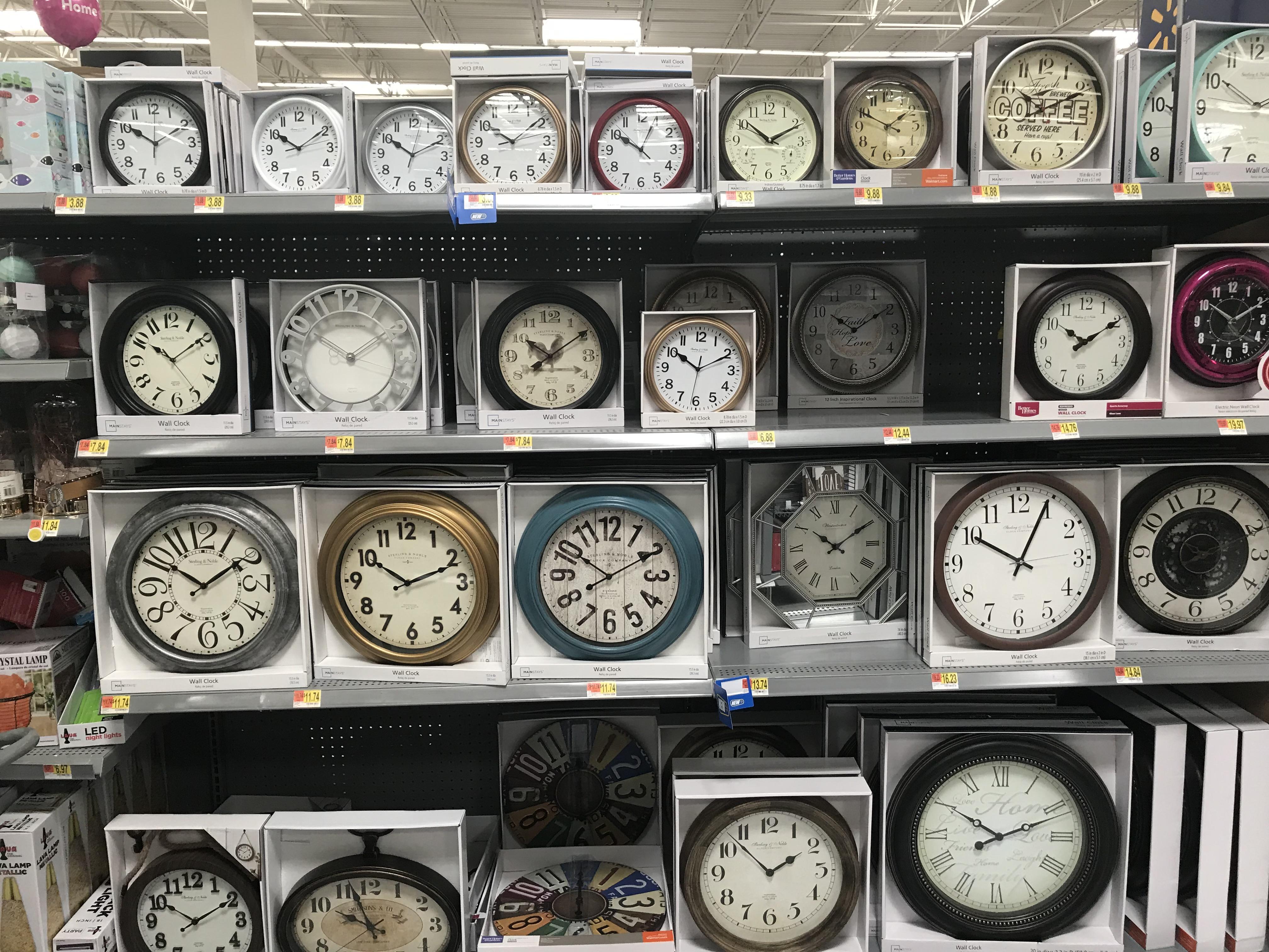 All these clocks set to the same time r/mildlyinteresting