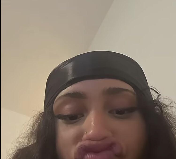 Sexy Lip sniffing r/Upperlipsmelling