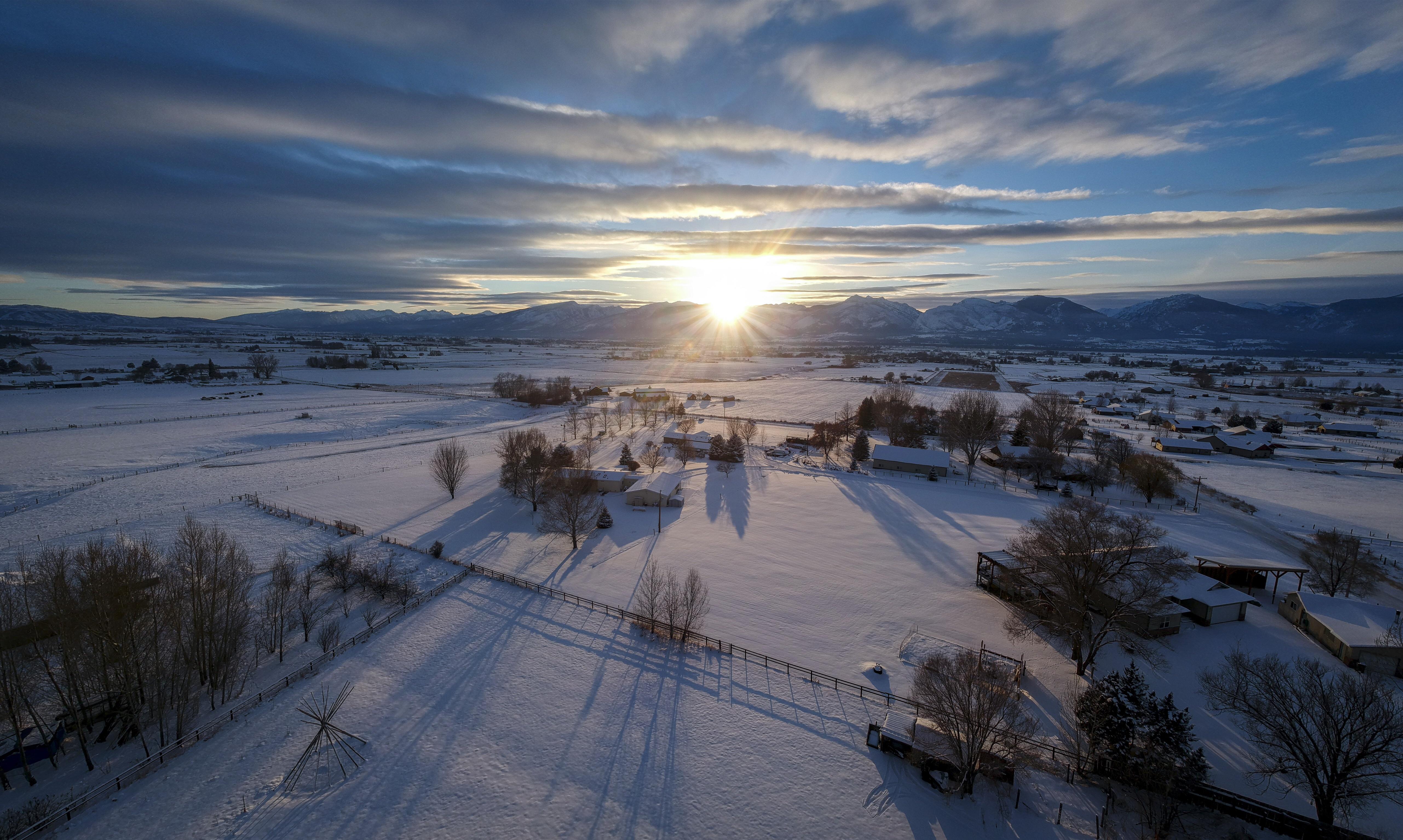 The end of a beautiful winter day in the Bitterroot Valley. r/Montana