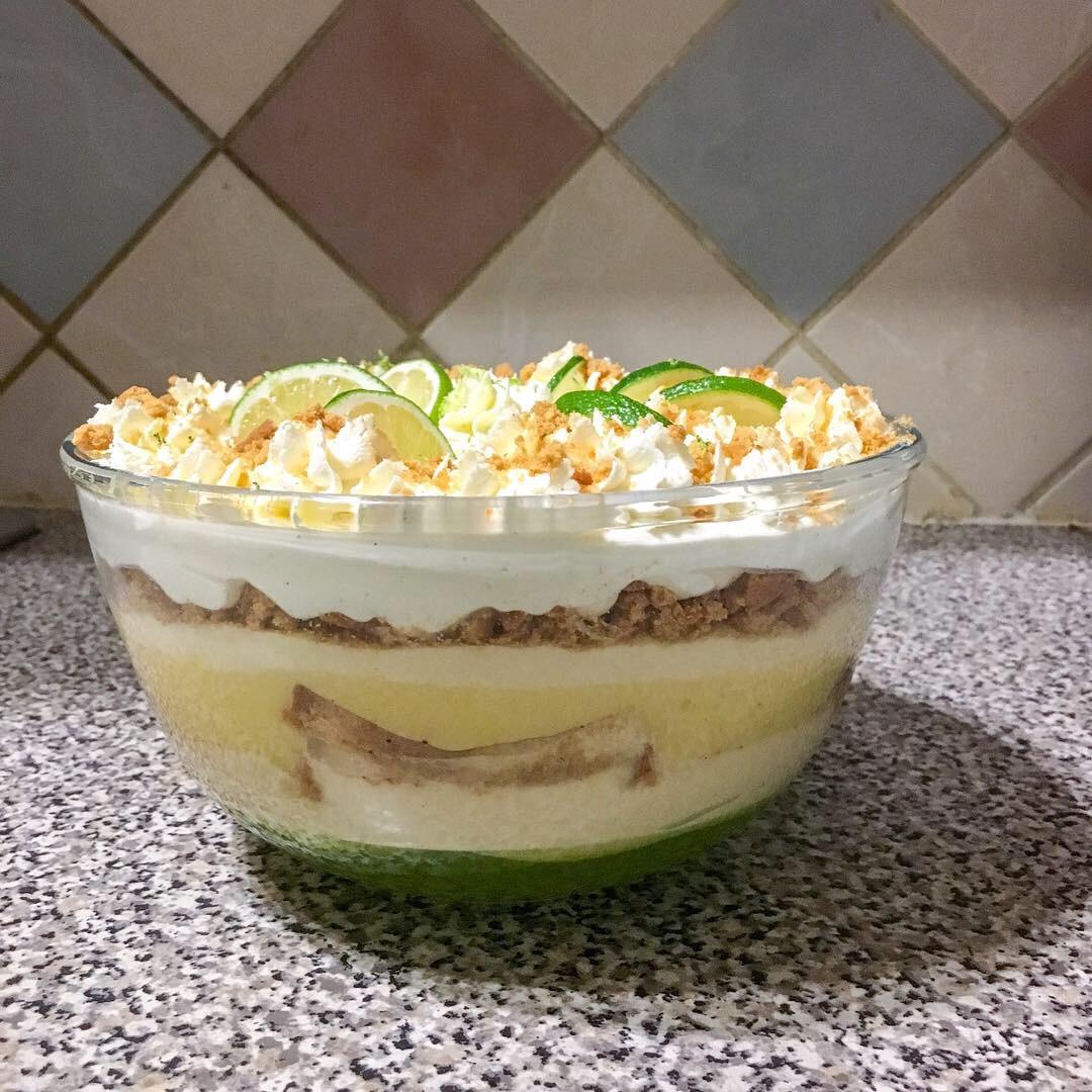 Key Lime Pie Trifle I mashed up my two favourite desserts. r/Baking