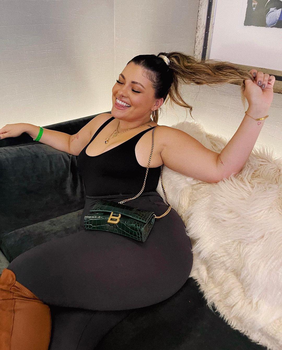 thick thighs save lives r/CarpenterSisters