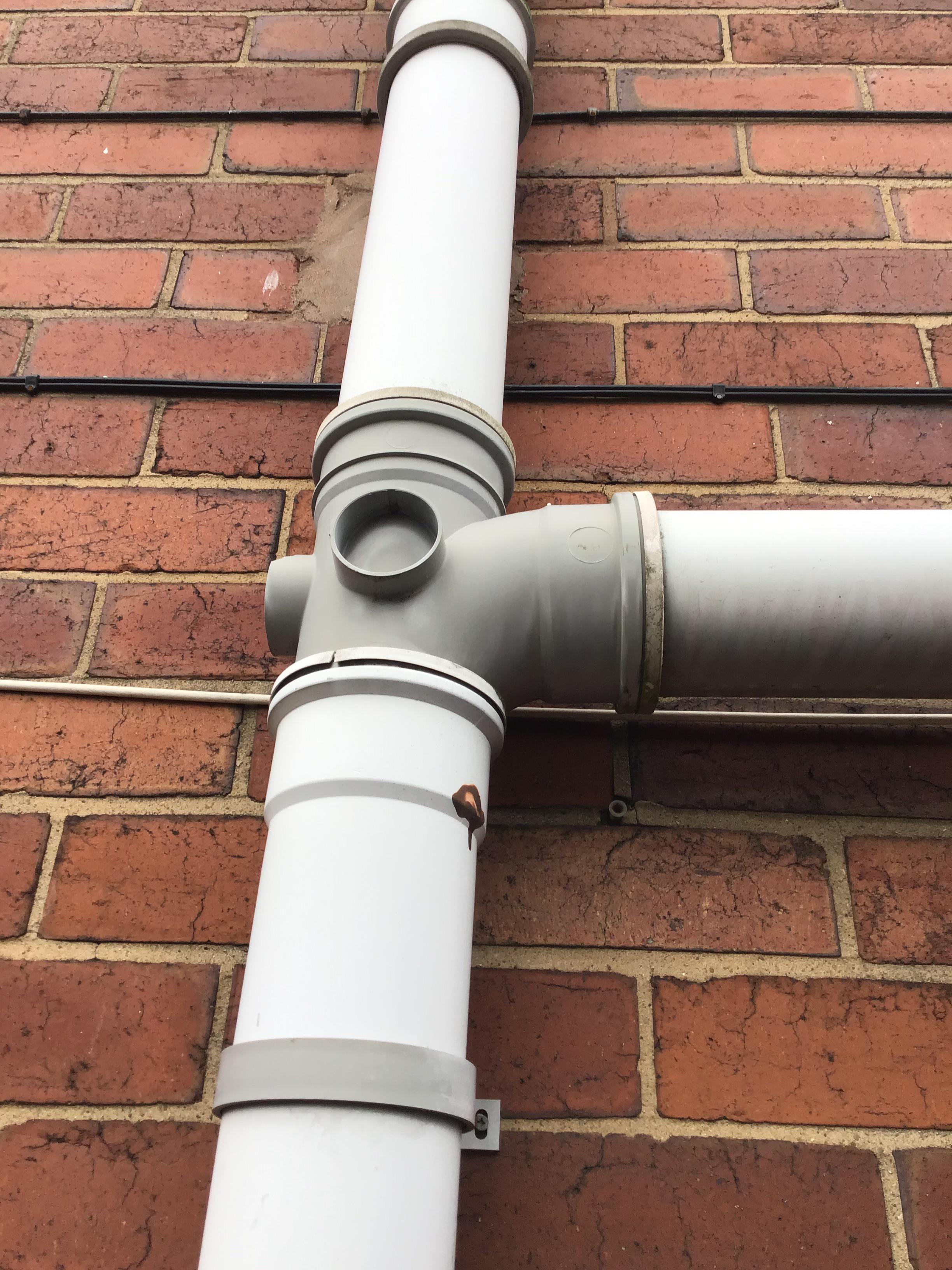 What are these sealed outlets? r/Plumbing