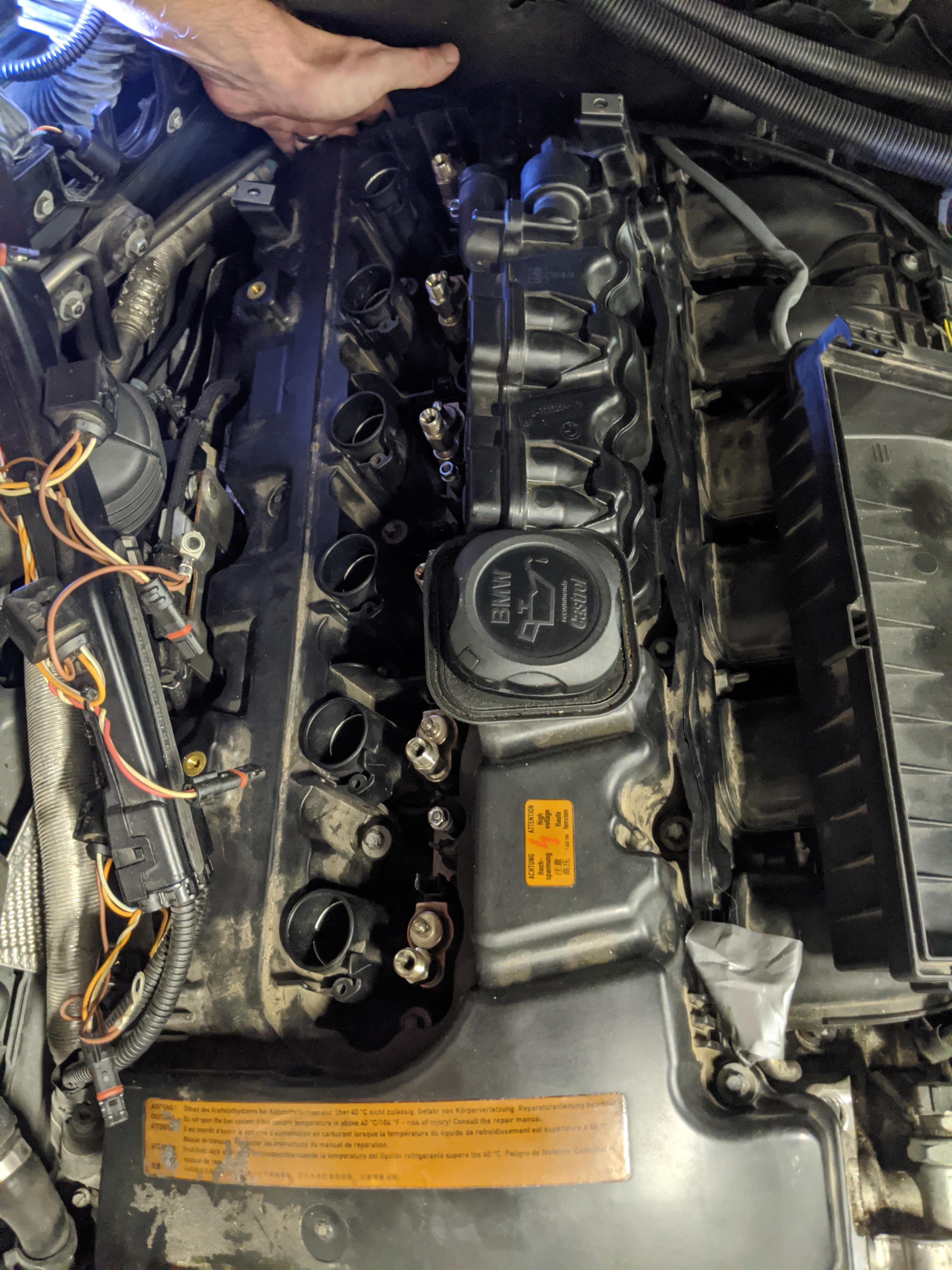 2009 535i valve cover bolt broke off r/AskMechanics