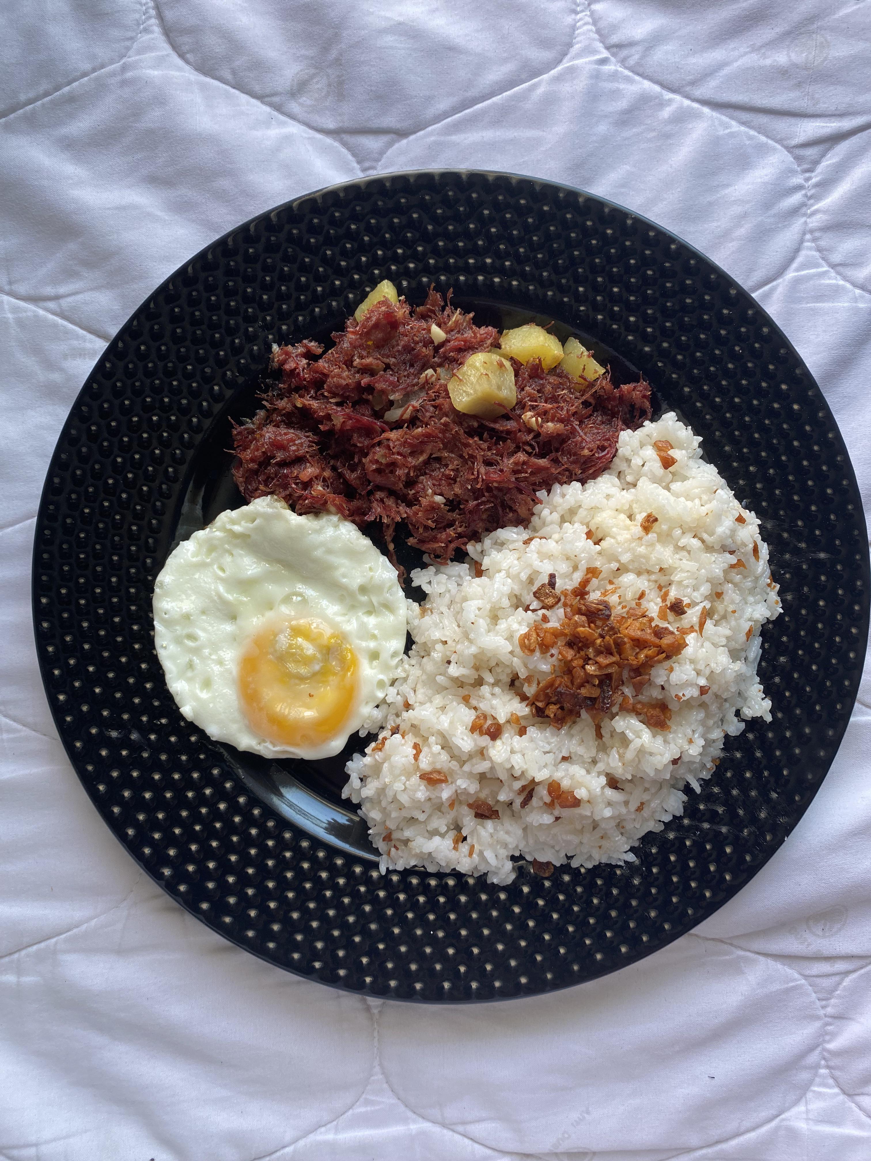 Corned beef silog for late lunch r/Philippines
