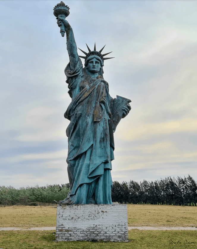 replica of the statue of Liberty lost in the province of Buenos Aires