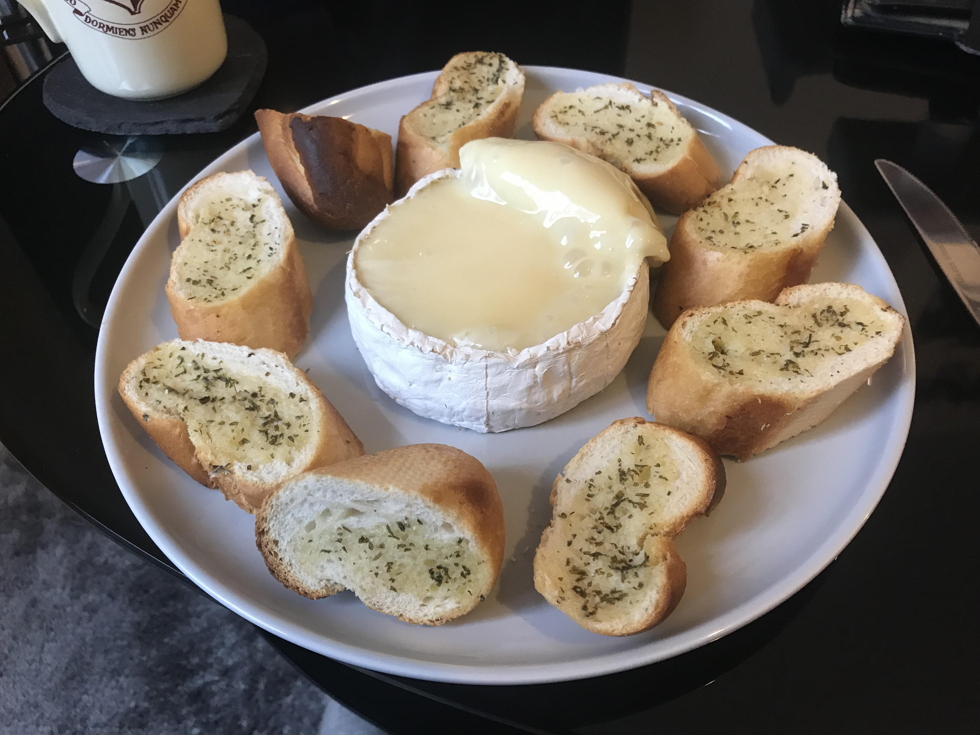 Baked Camembert and Garlic Bread r/FoodPorn