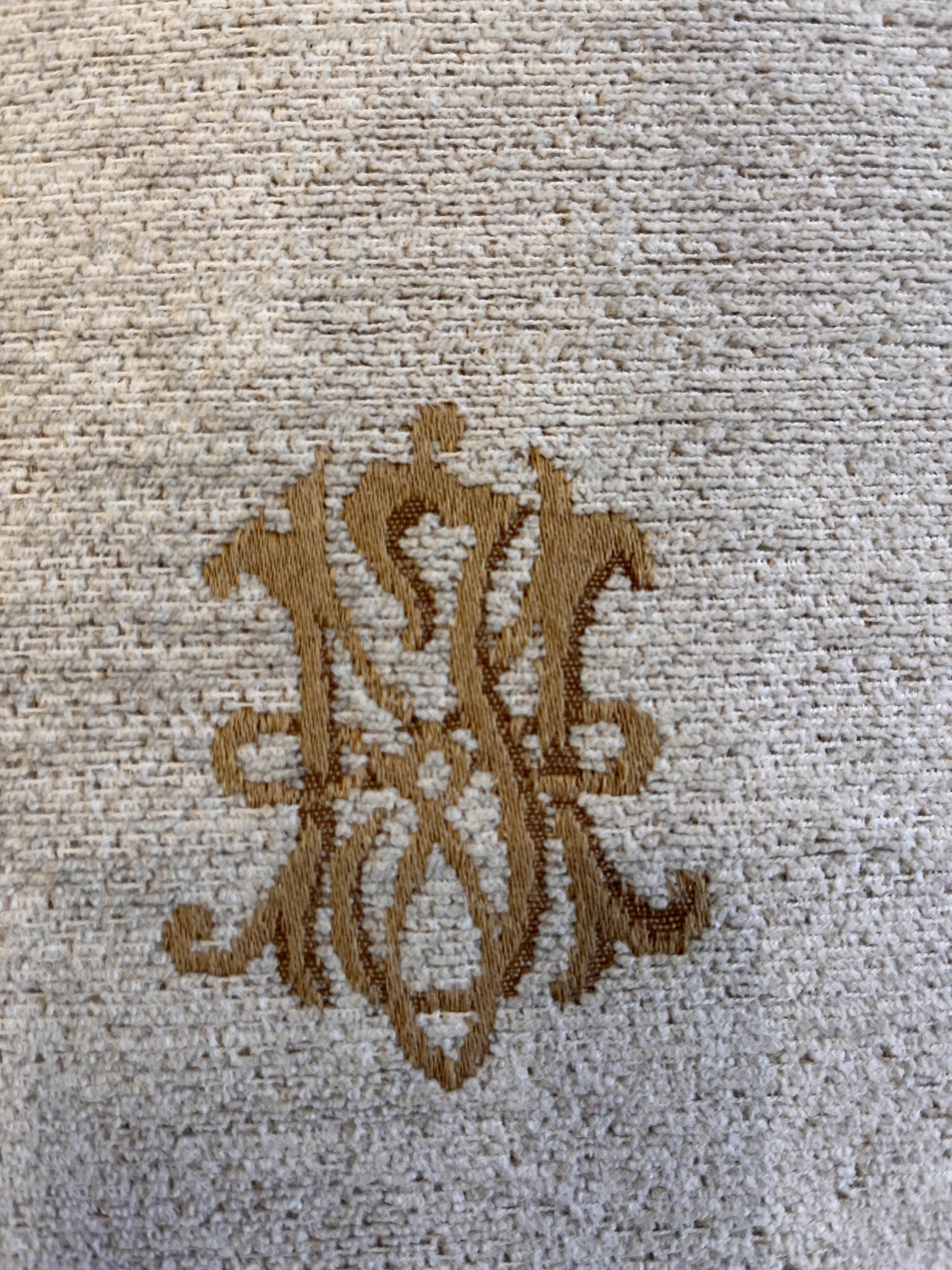 Can anyone help me identify this couch brand? r/HelpMeFind