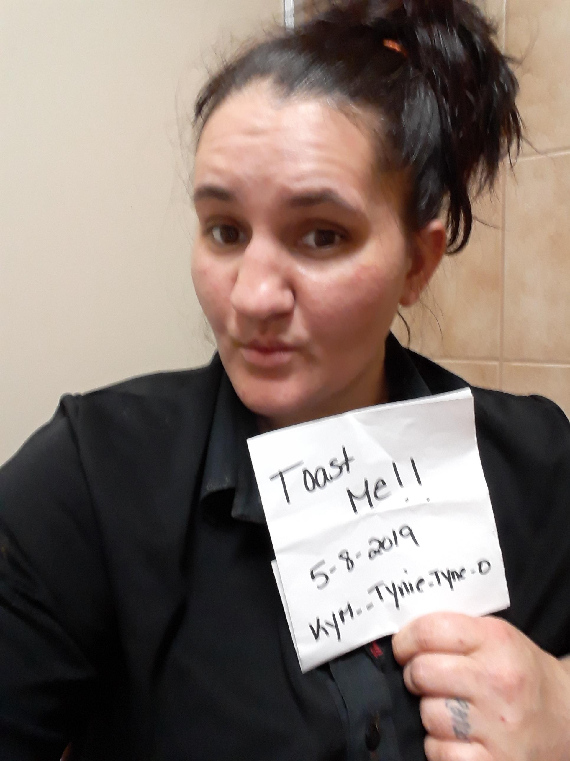 Im awful at taking pics and feel extremely ugly lately. Single mama of