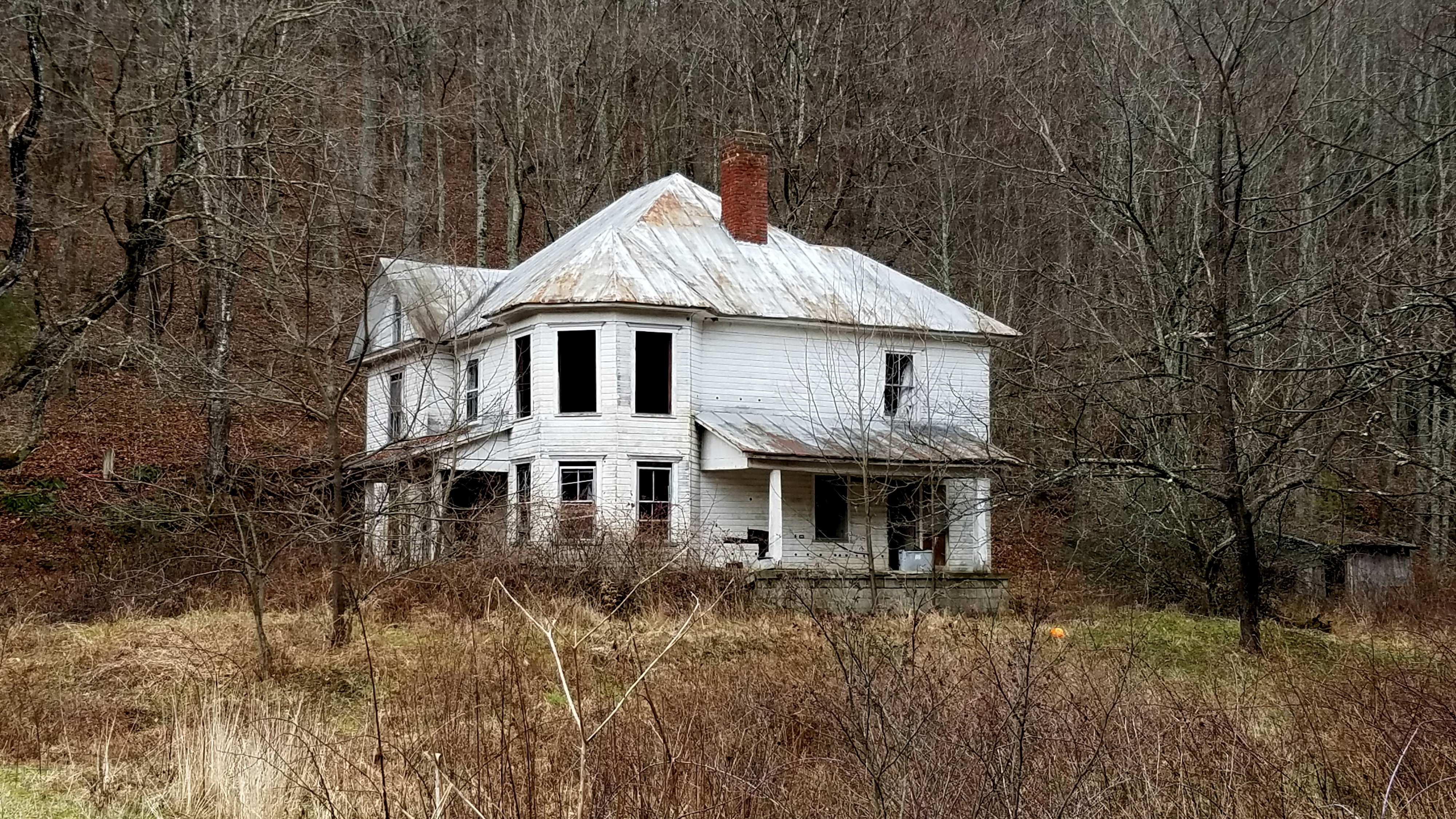 Abandoned House Way Up in the Blue Ridge Mtns, NC [OC][4000x2250] r