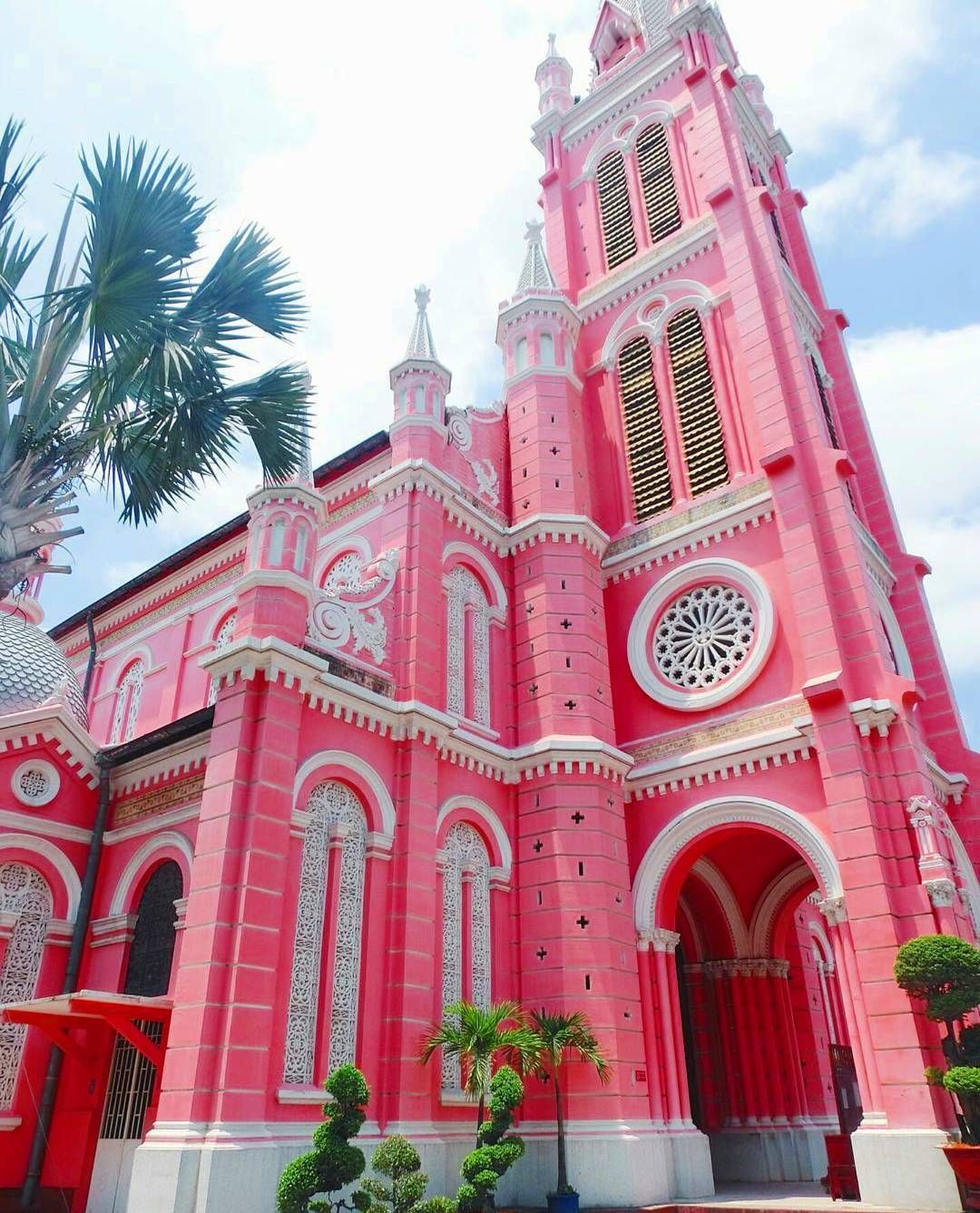 Ho Chi Minh church, Viet Nam r/ArchitecturePorn