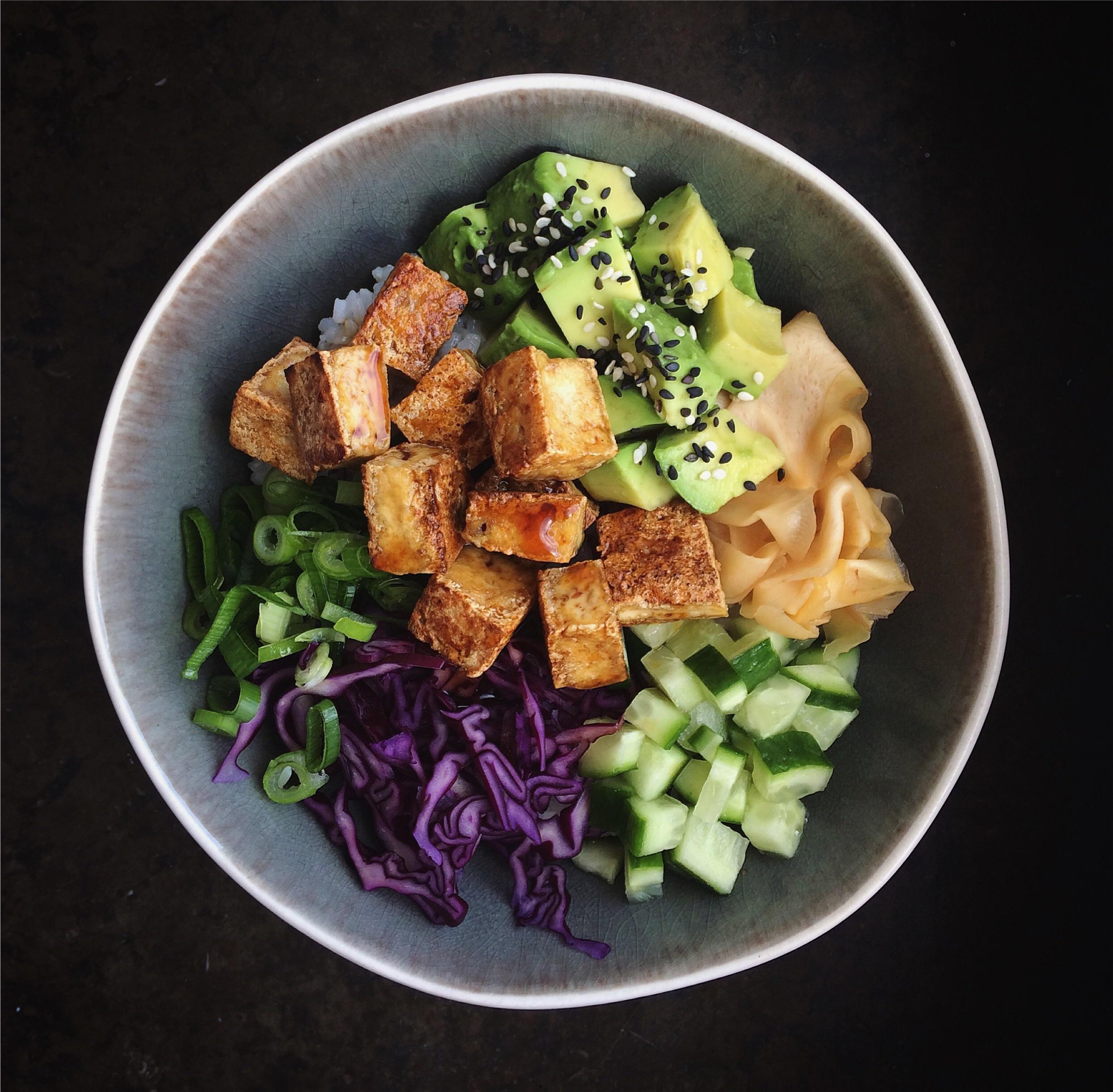 Teriyaki tofu, sushi rice and veggies r/VegRecipes