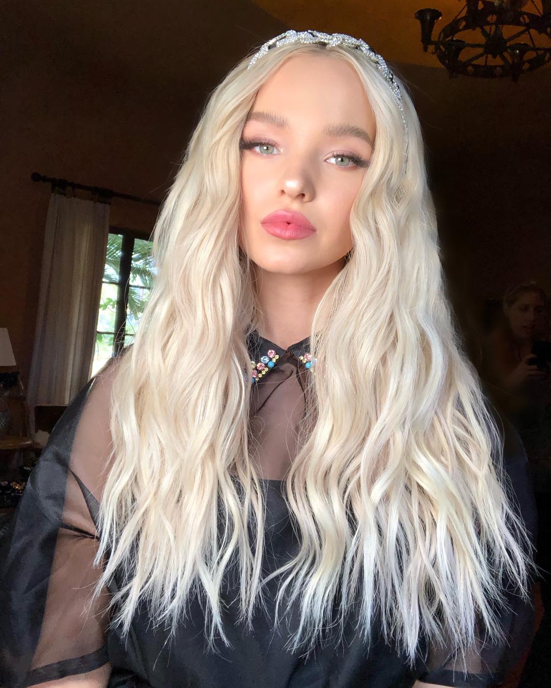 Modern Day Queen r/DoveCameron