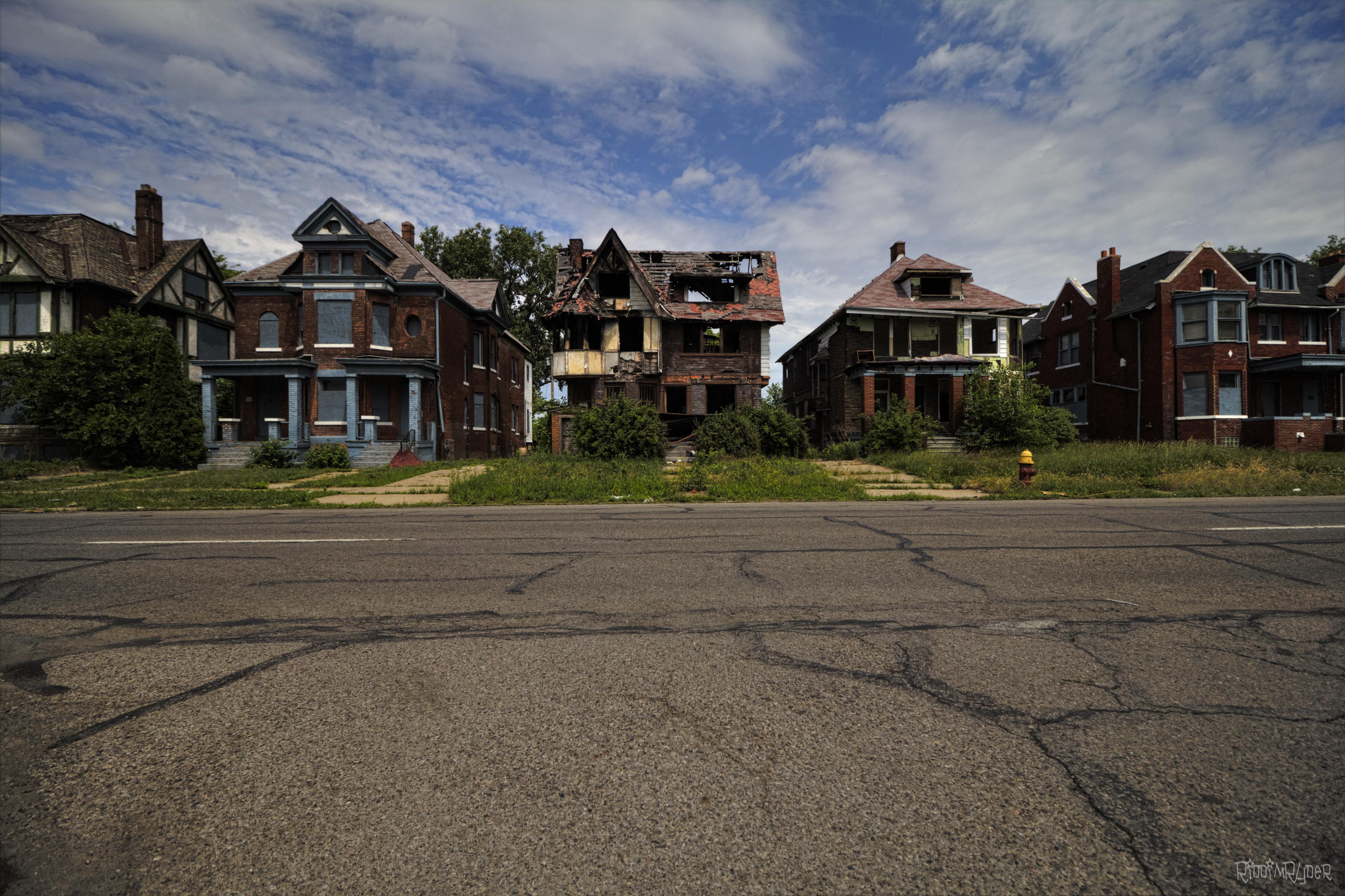 Exploring Detroit's Abandoned Neighbourhoods [5202 x 3465] [OC] r
