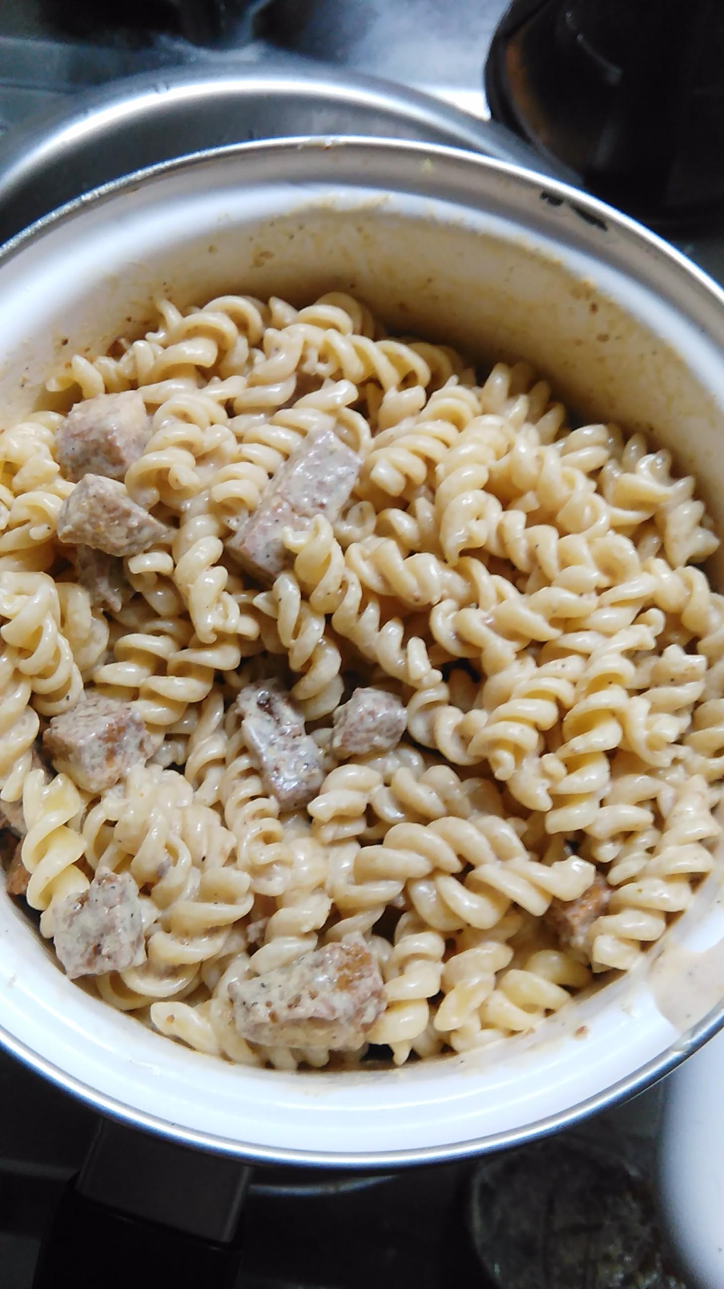 Pastas with soy cream, spices and fried tofu r/ShittyVeganFoodPorn