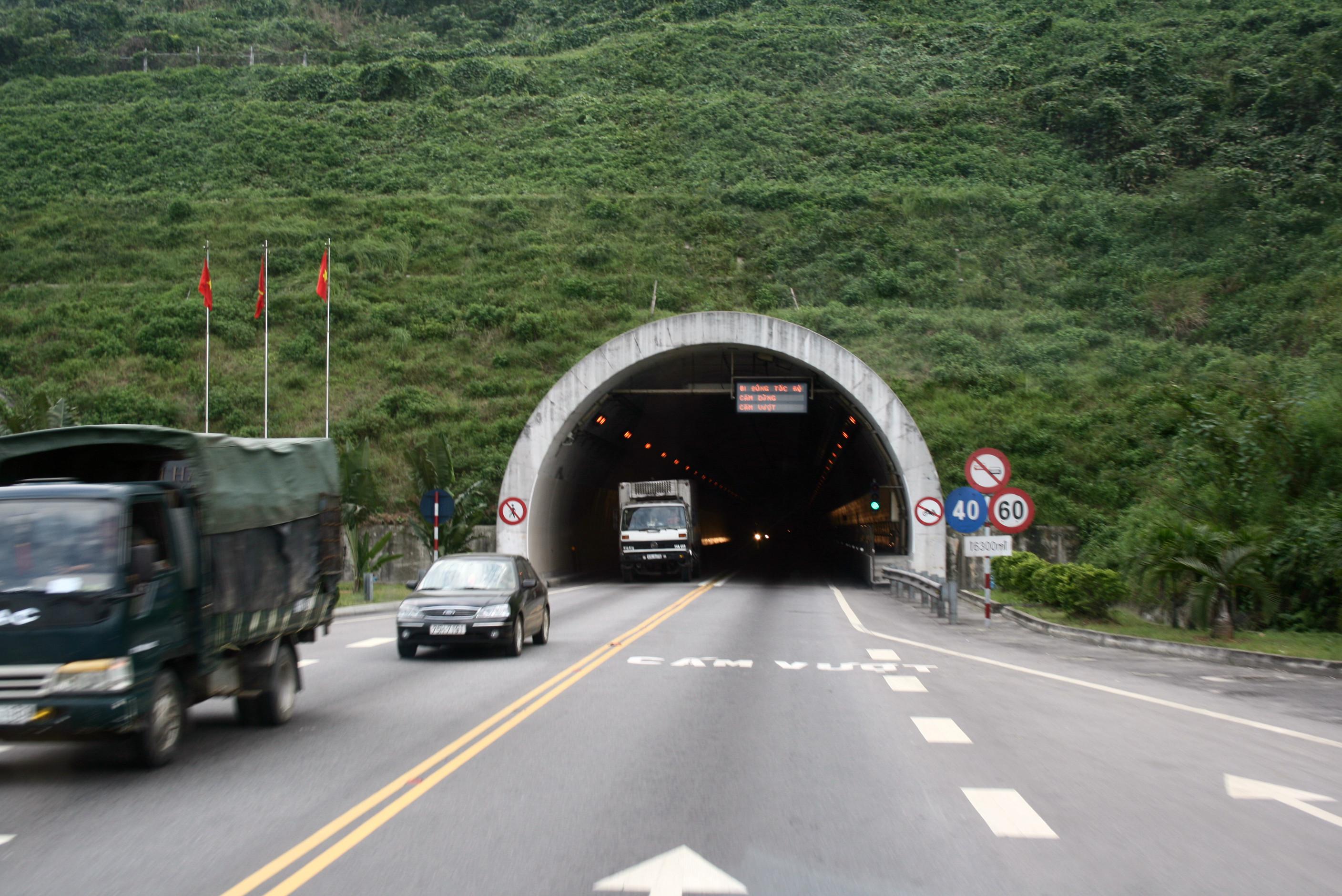 Hải Vân Tunnel, Vietnam, 6.3 km long is the longest tunnel in South