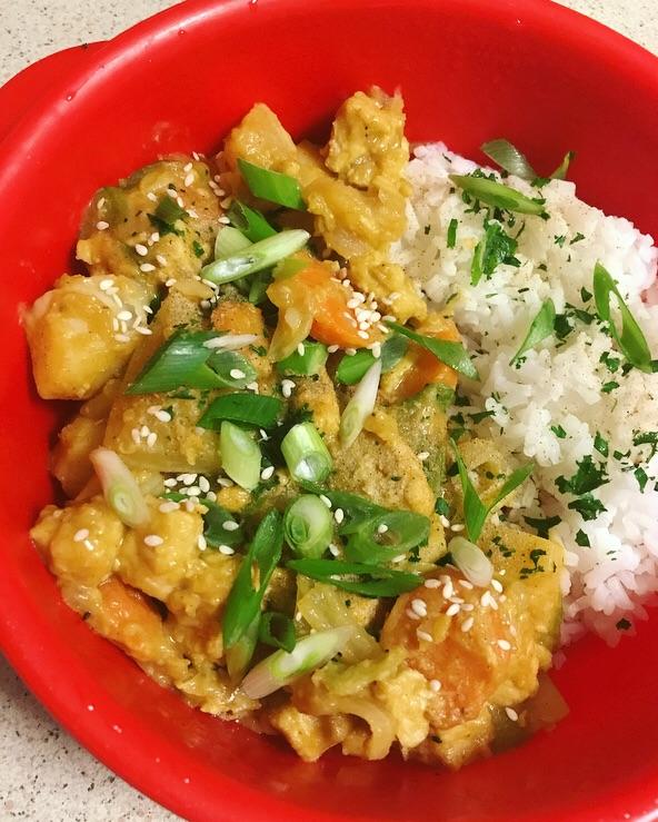 Vegan Japanese golden curry with rice 335 calories 🍛 r/1200isplenty