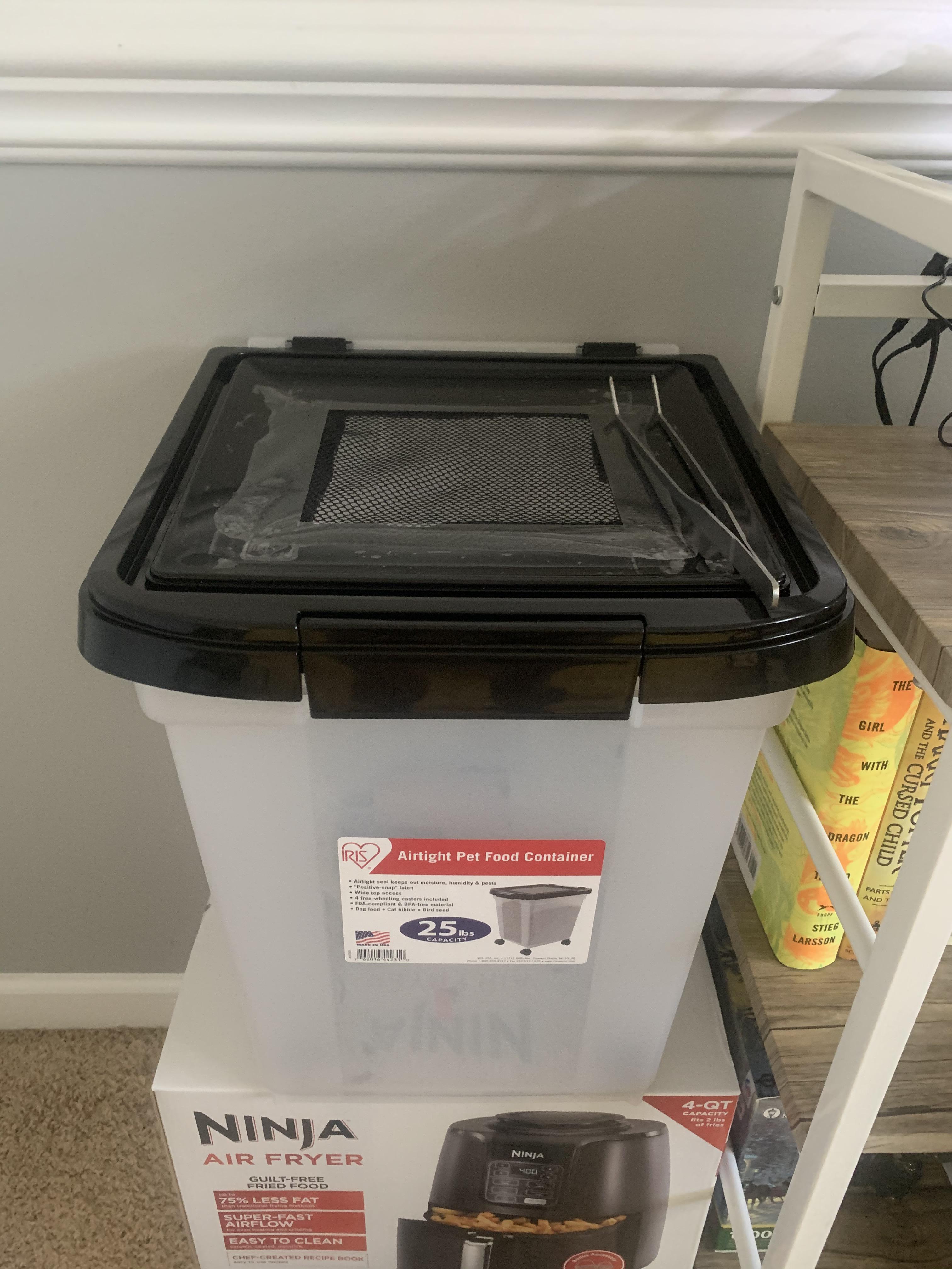 My DIY cricket keeper I made yesterday. Nothing special but wanted to share! r/BeardedDragons