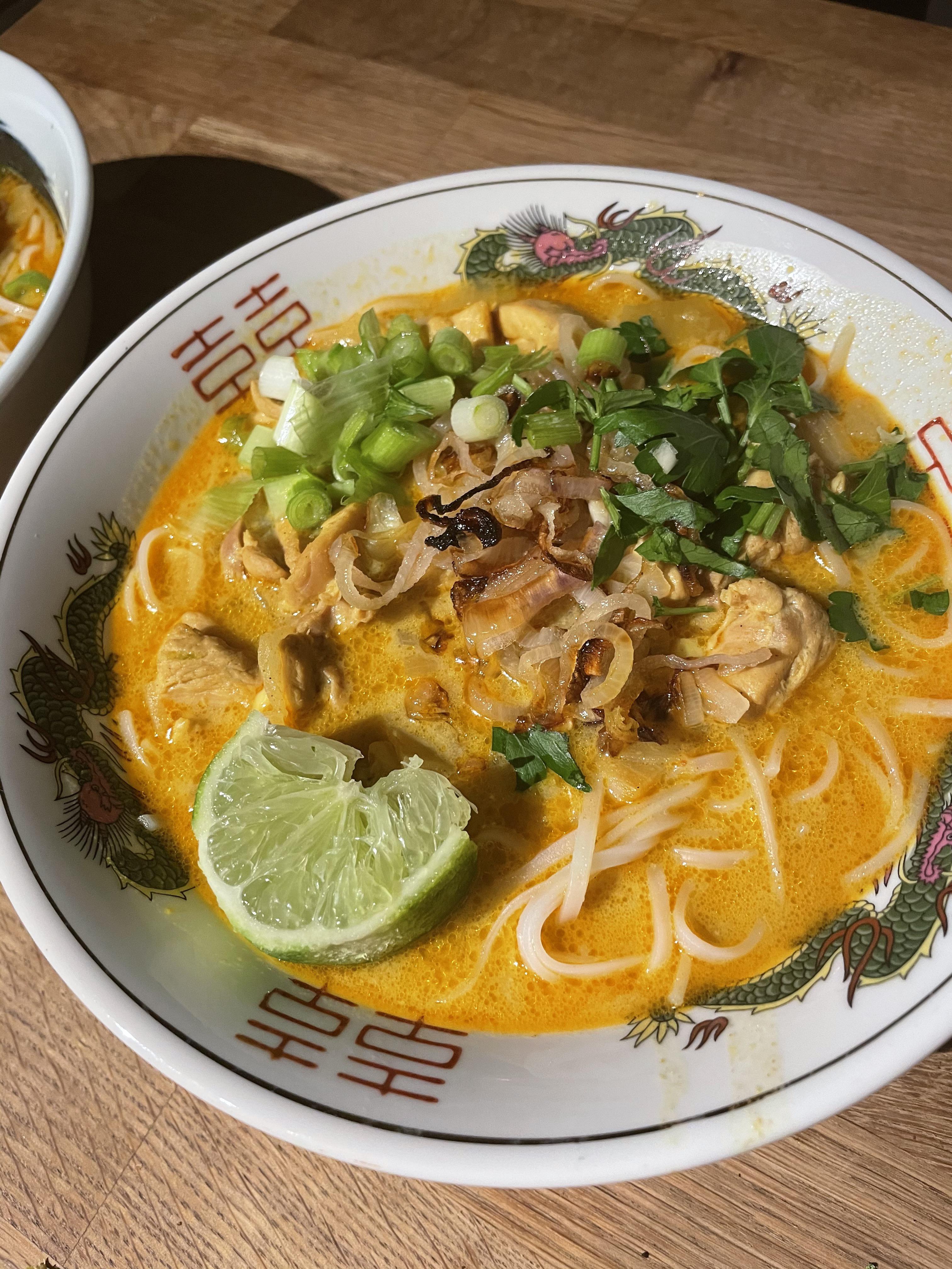 Coconut curry chicken noodle soup (NYT recipe) 🤤 r/soupenthusiasts