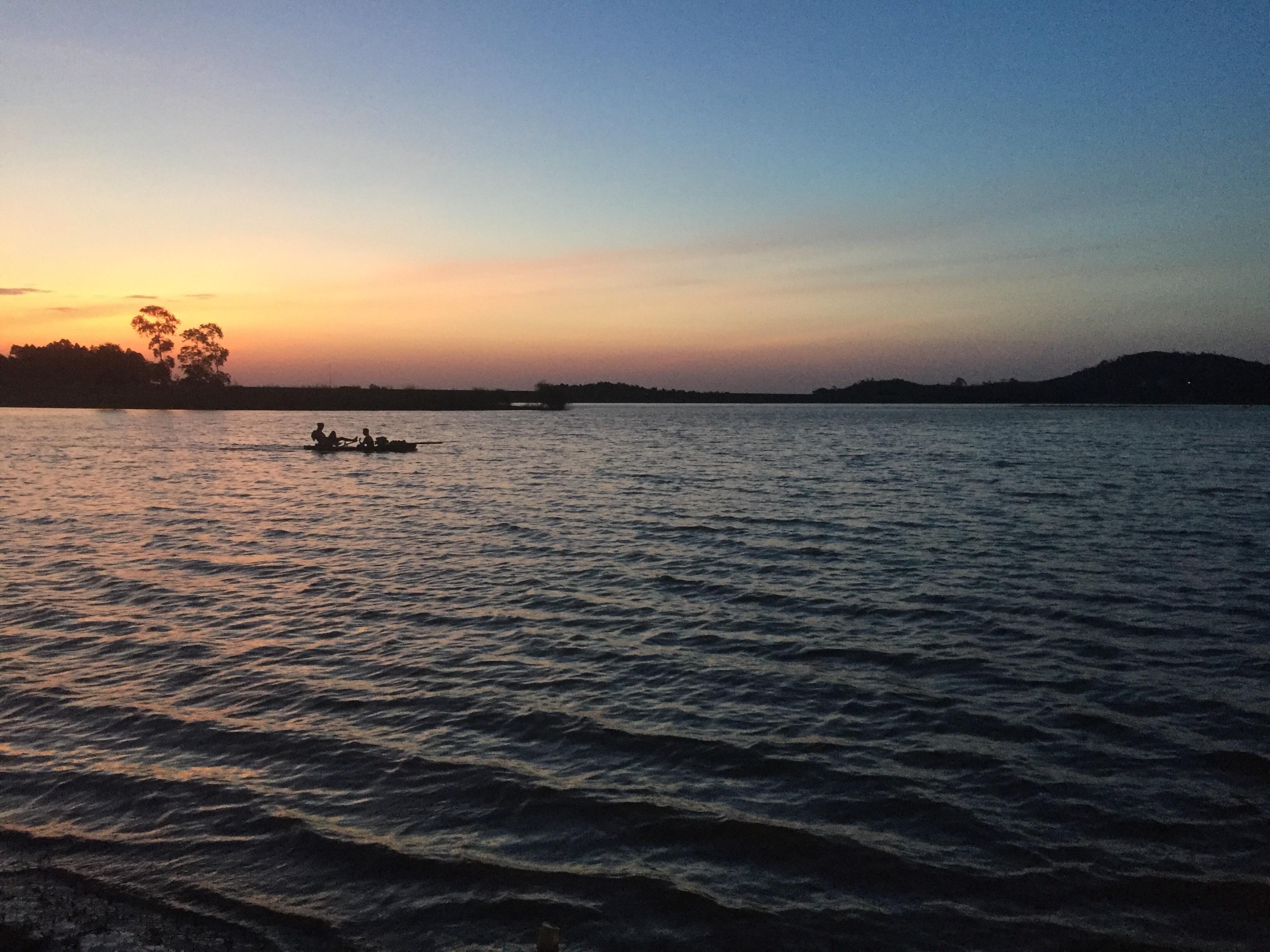 Dong Mo Lake in Hanoi, Viet Nam. You can feel the peace. r/Outdoors
