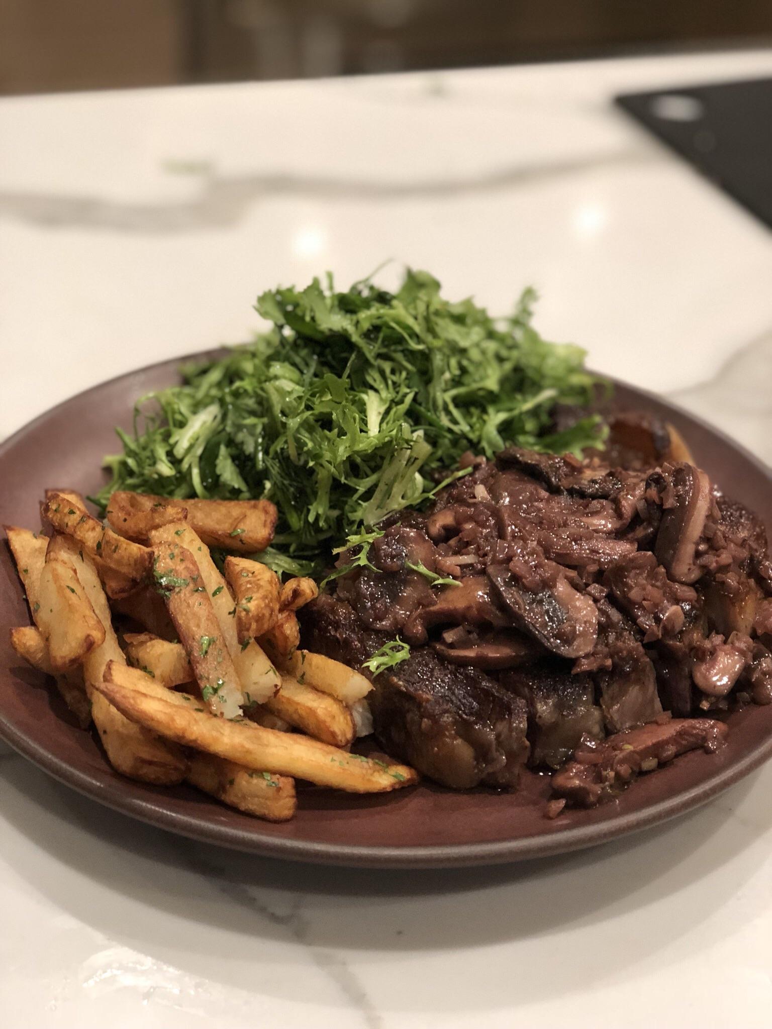 [Homemade] Steak Frites Dry aged ribeye, Shallot and shiitake pan