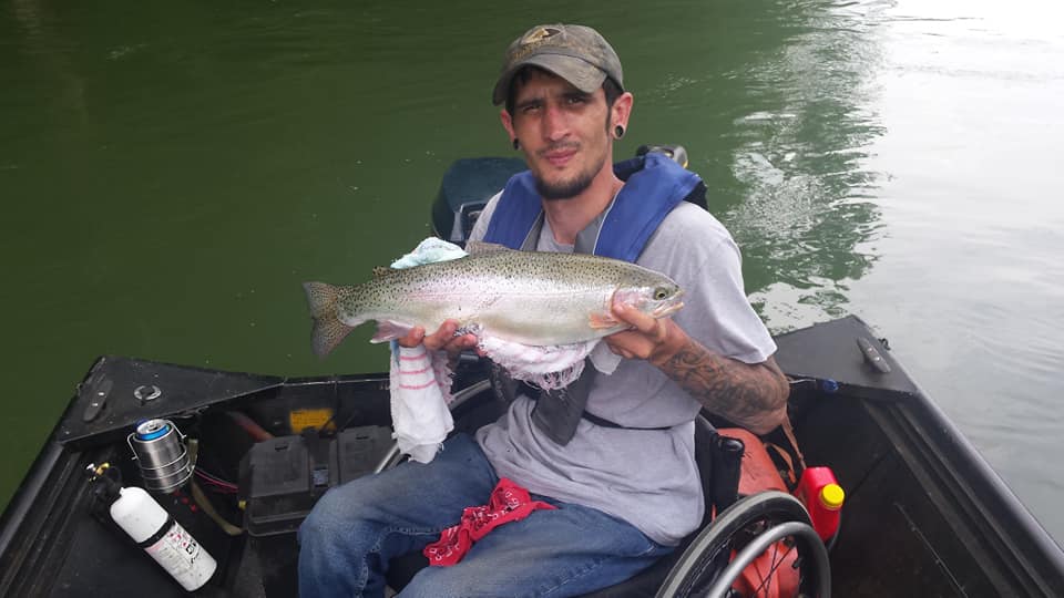 Cumberland River, Kentucky. These trout are healthy! r/Fishing