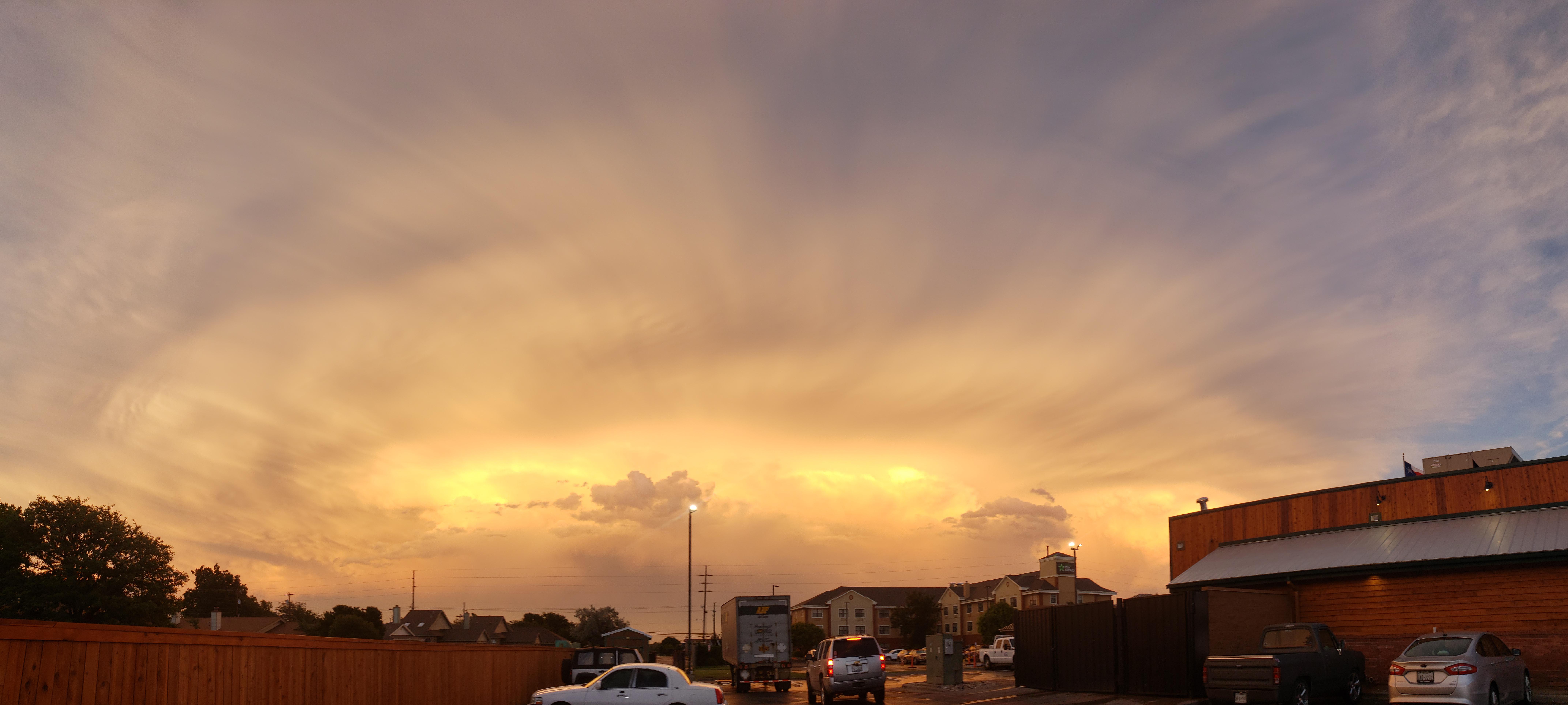 Absolutely stunning structure at sunset. Lubbock, TX. r/weather