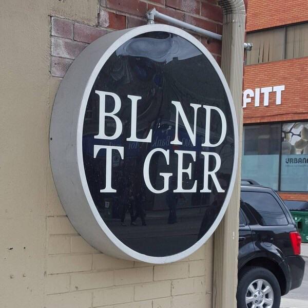 Clever sign at this cafe r/mildlyinteresting