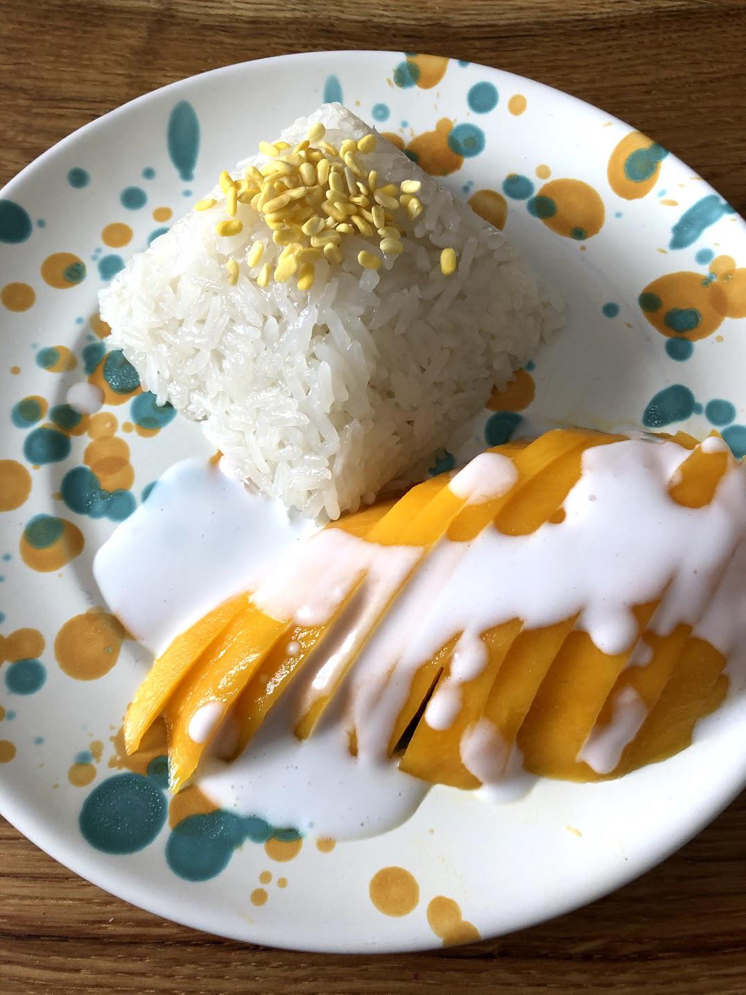 I made Thai Coconut Sticky Rice with Mango for lunch today. r/FoodPorn