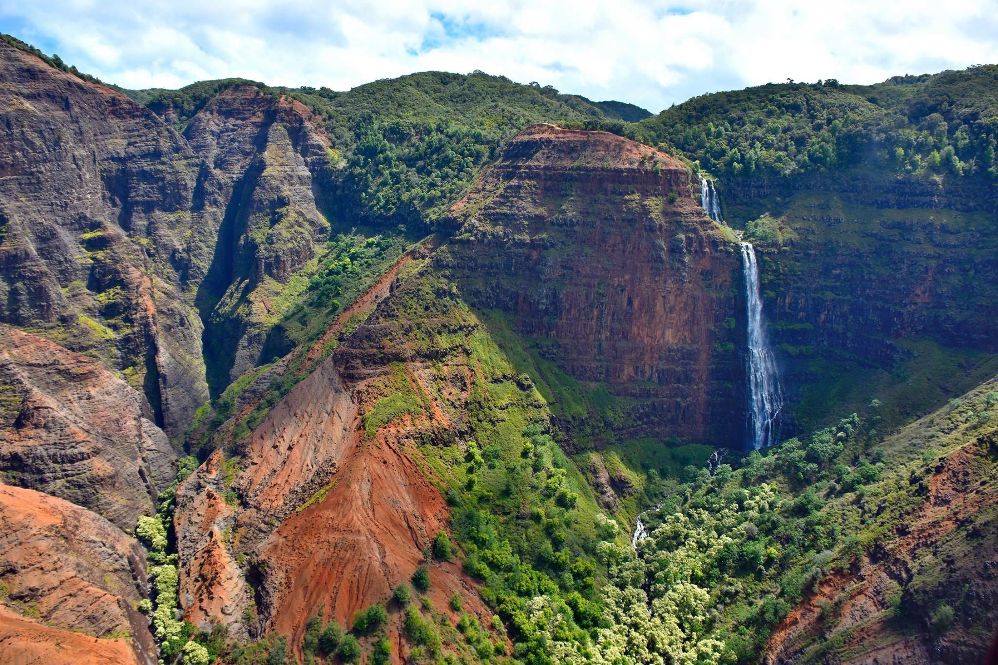 Waipoo Falls in Waimea Canyon, Kauai [OC] [6000x4000] r/EarthPorn