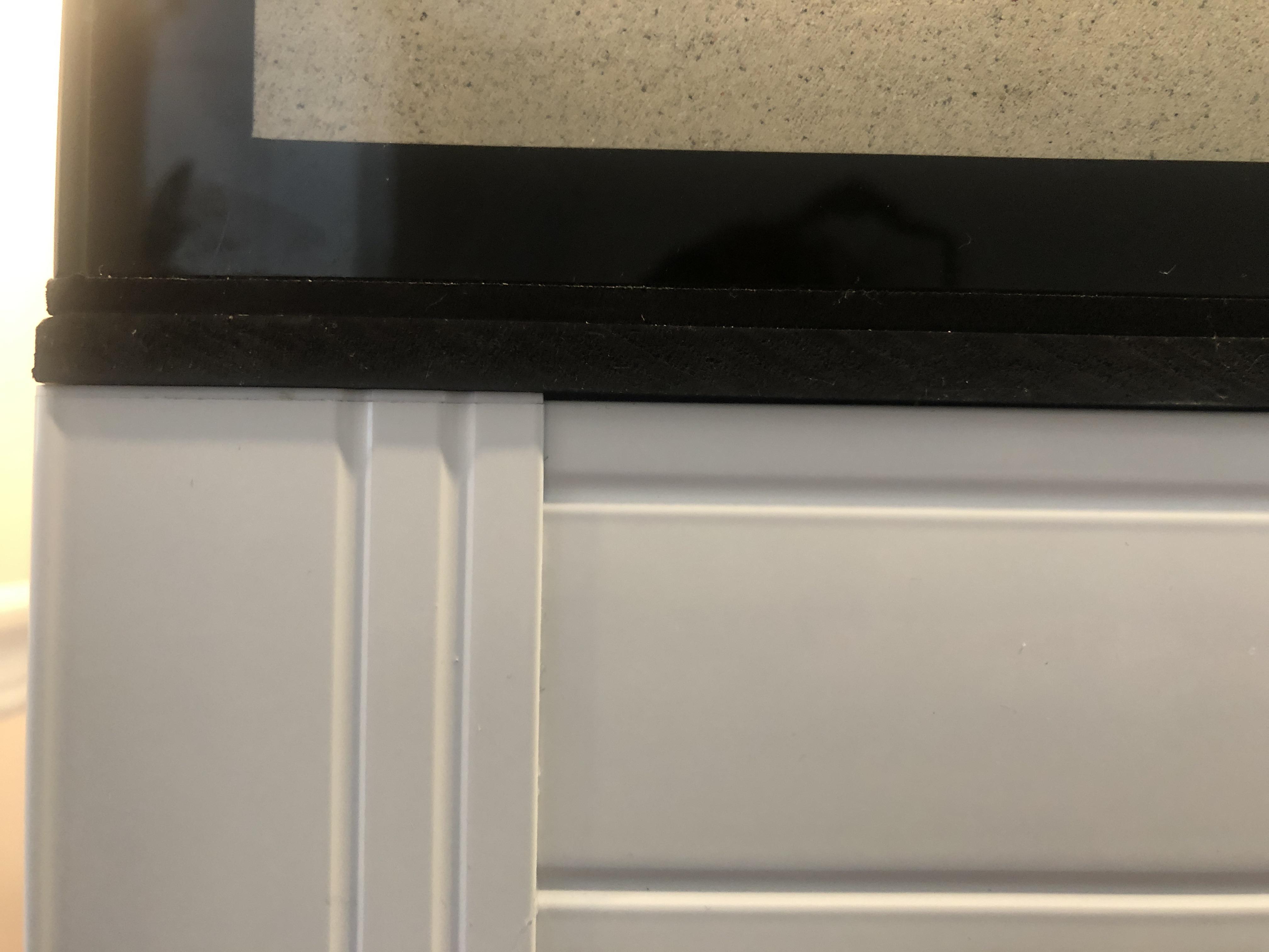 Small gap between the stand and the aquarium. r/ReefTank