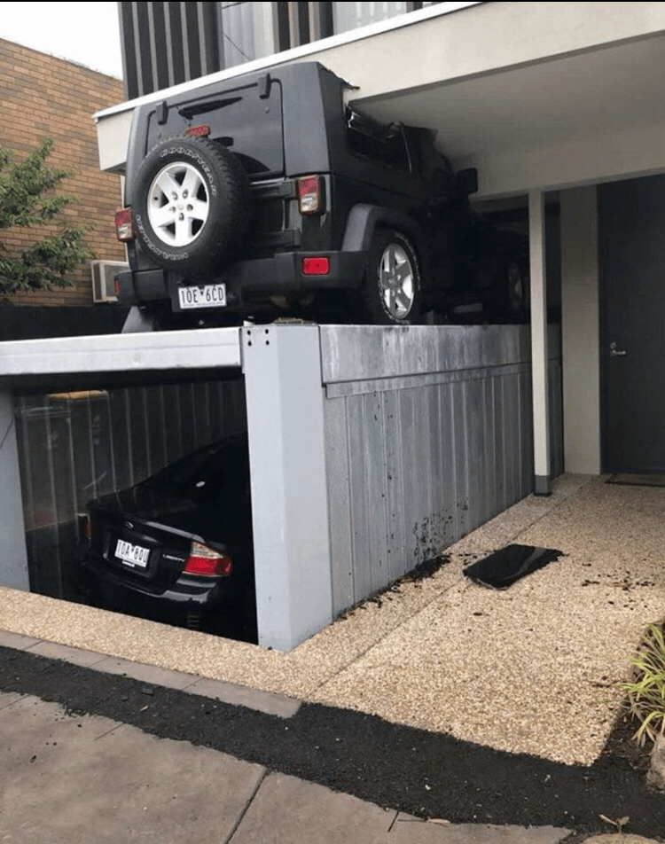 This underground garage gets jammed too easily r/CrappyDesign