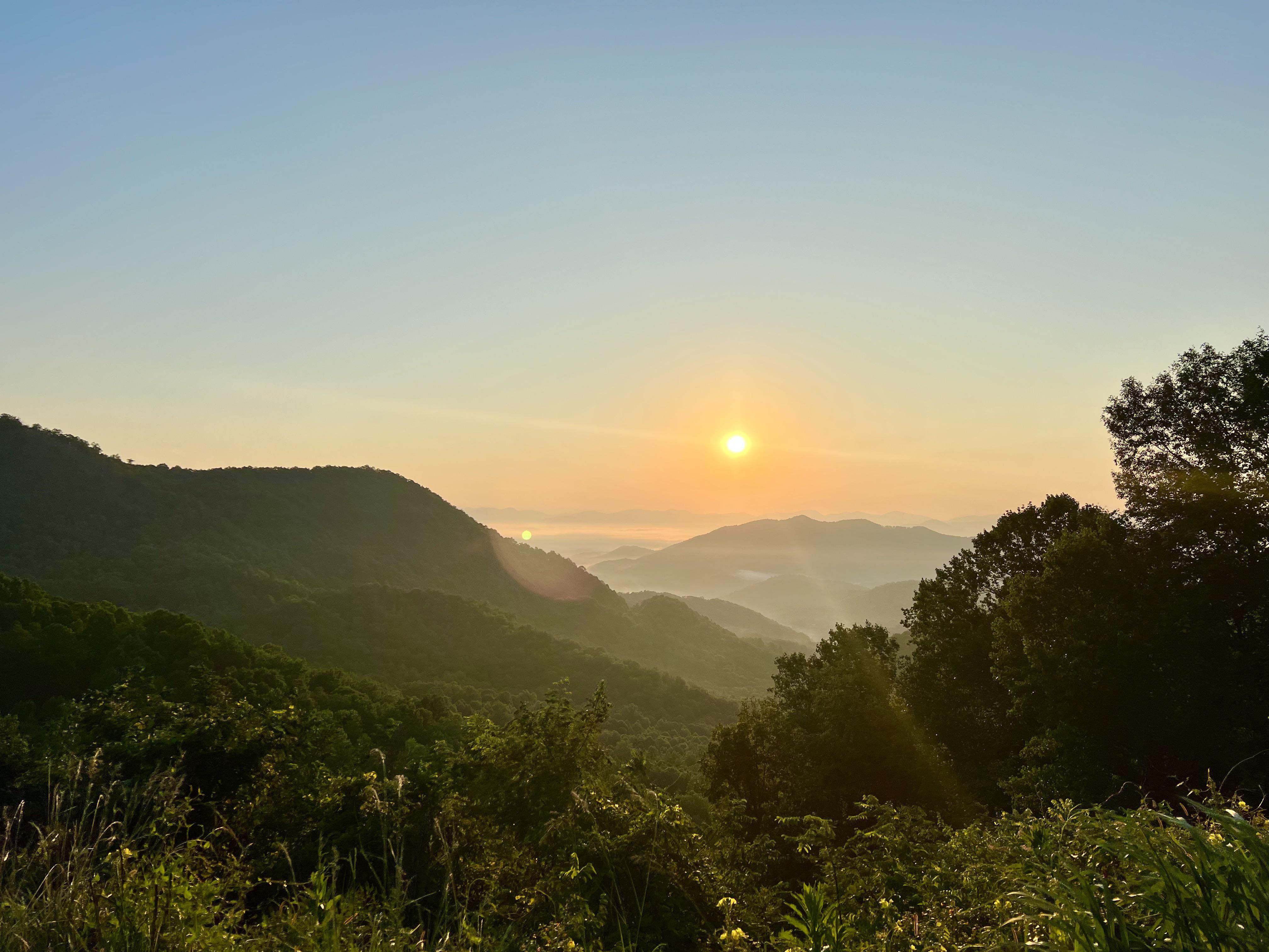 Early morning near Hayesville, NC [4032X3024] [OC] r/EarthPorn