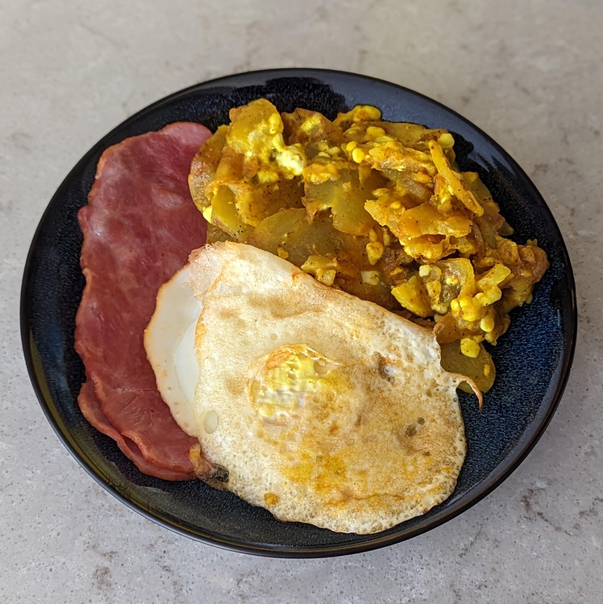 [Homemade] Basic Breakfast w/ Fried Hashbrowns Potatoes w/ Cottage