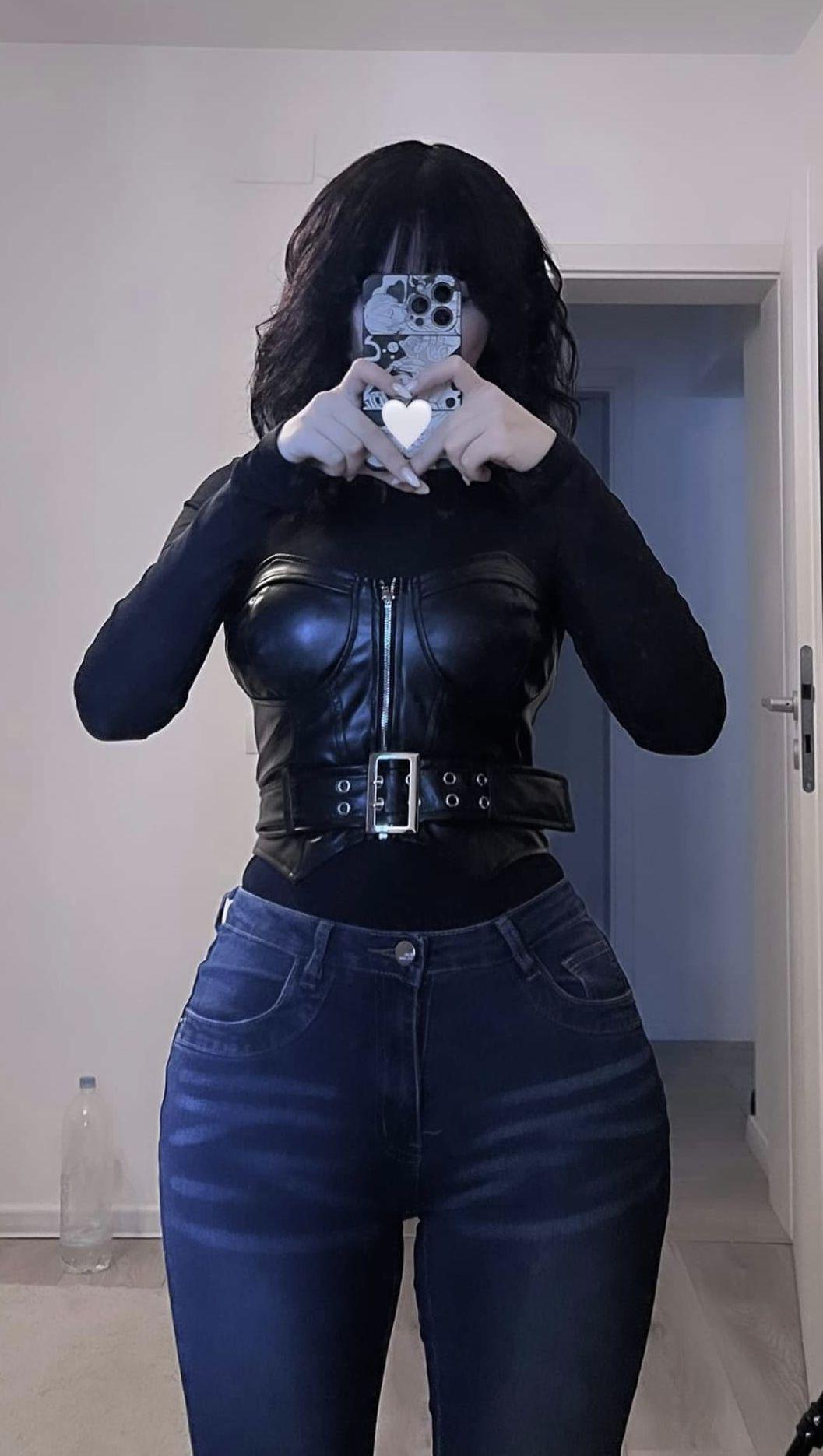 Anna's Curves Are Amazing. : Epicinternetgf