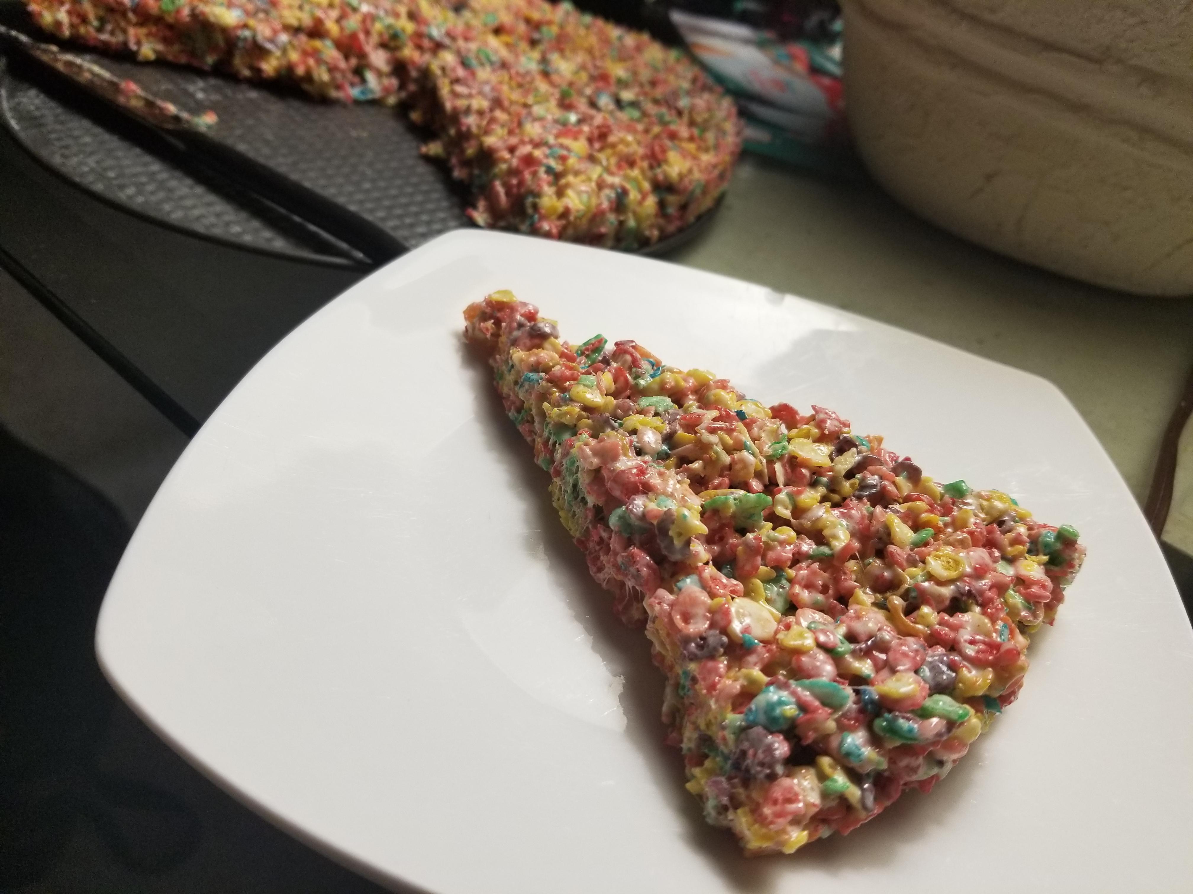 [Homemade] A Rice Crispy Treat but with Fruity Pebbles food