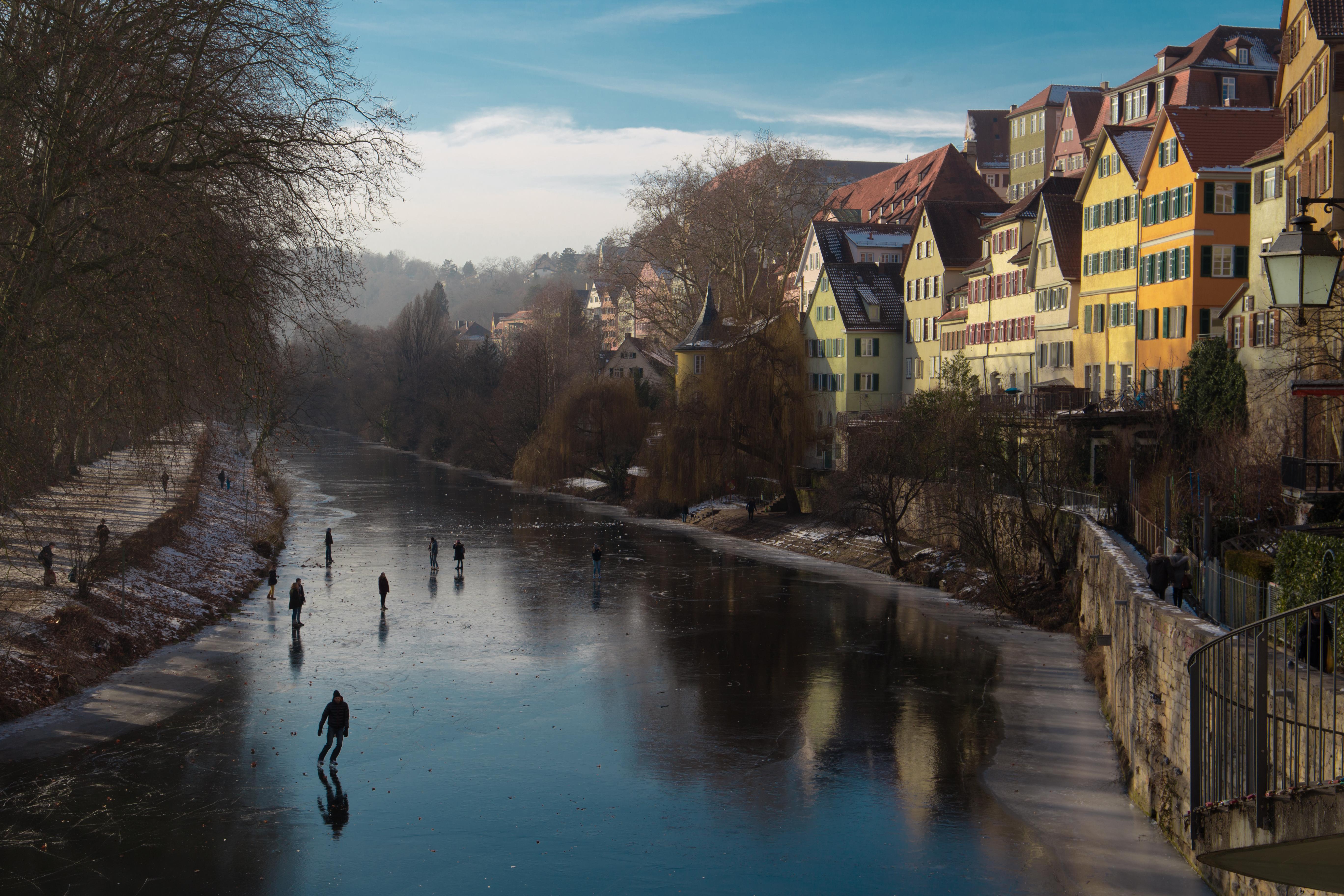 Frozen Neckar River in Tuebingen, Germany [OC] [5472x3648] r/CityPorn